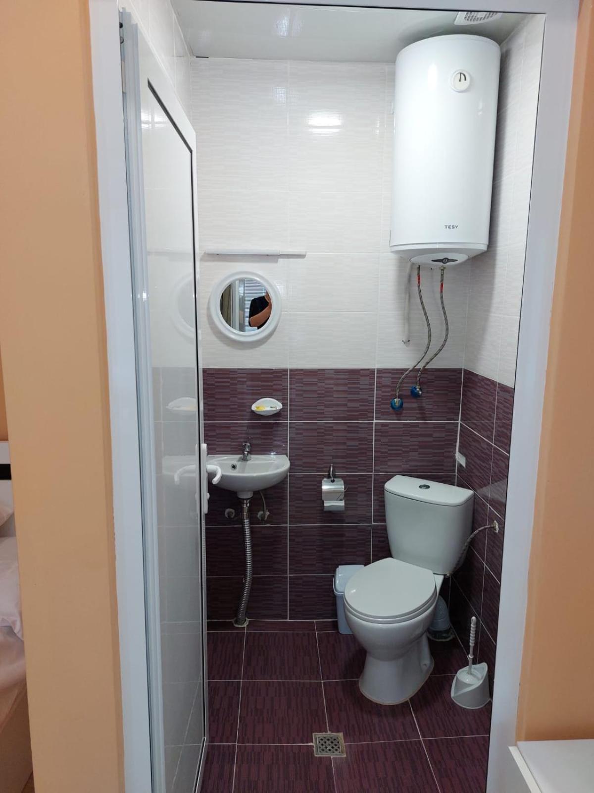 Large Twin Room - Photo 3