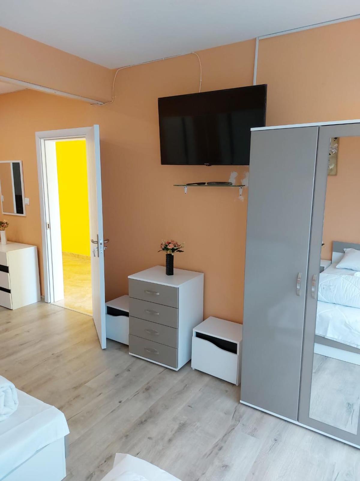 Double or Twin Room with Balcony - Photo 2