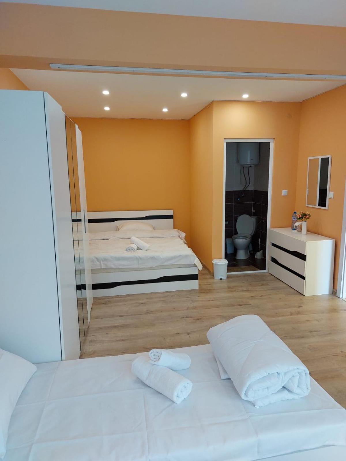 Double or Twin Room with Balcony - Photo 3