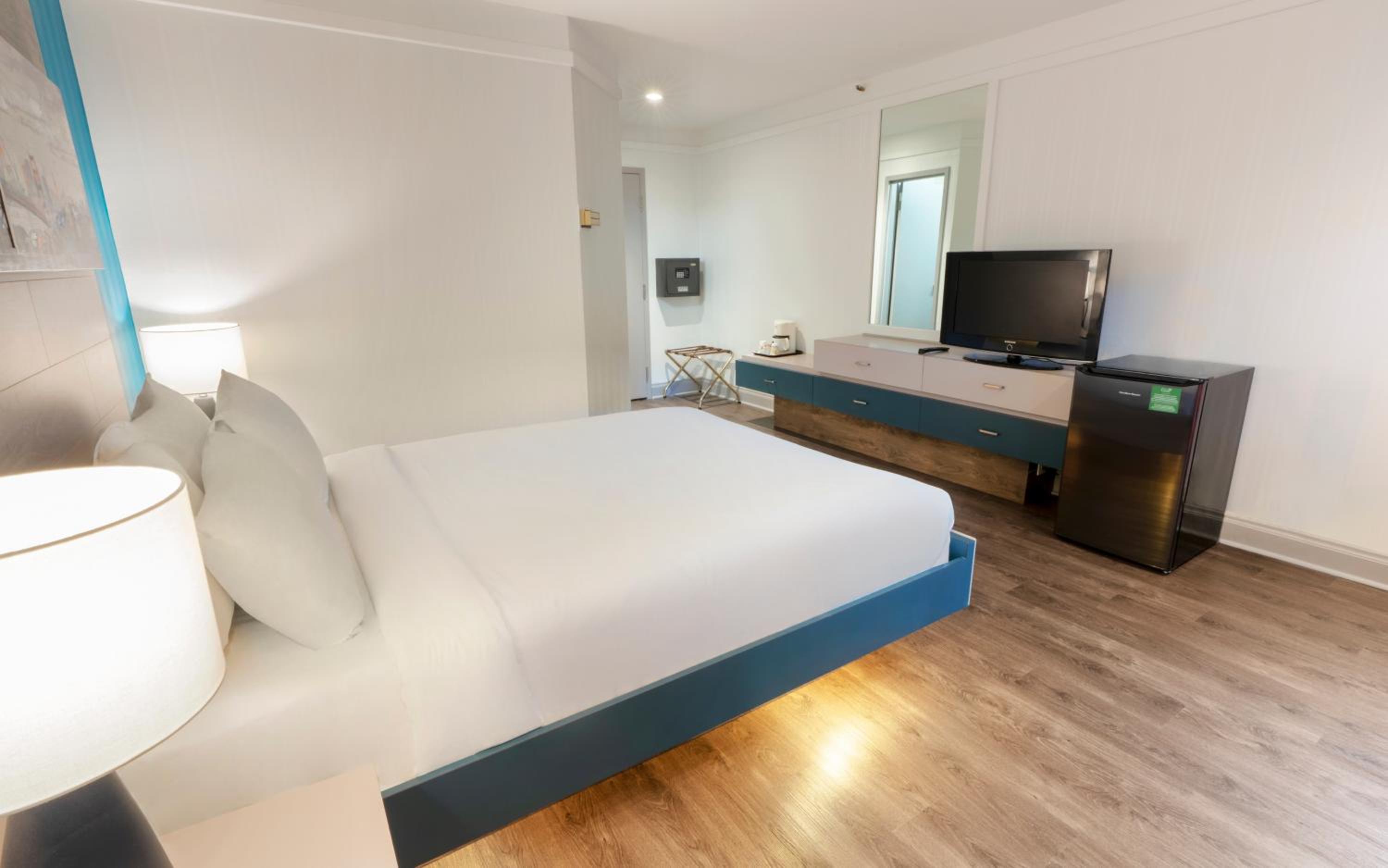 Economy room, 1 Double bed - Interior Terrace, restaurant area photo 2