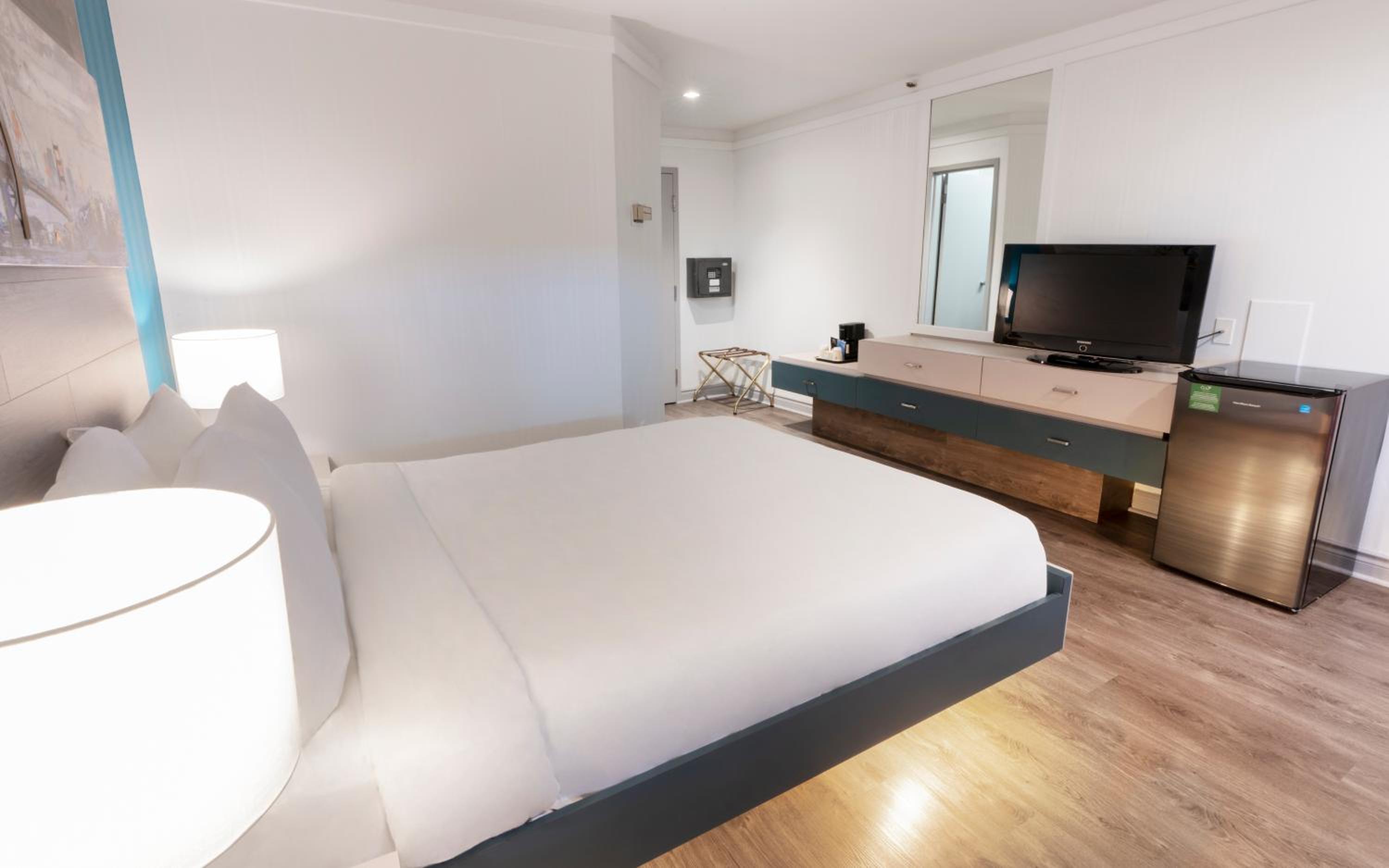 Economy room, 1 Double bed - Interior Balcony, restaurant area photo 2