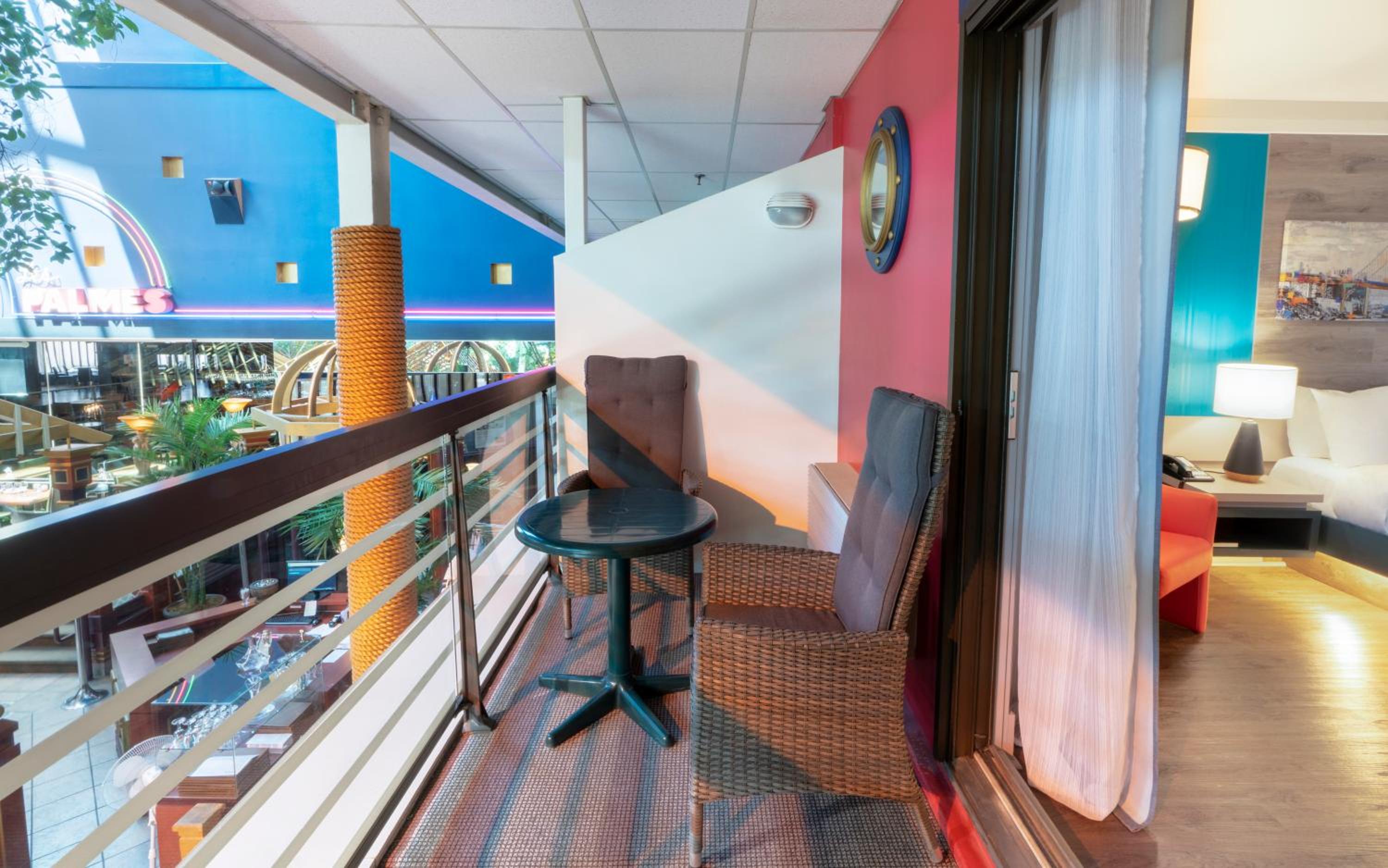 Economy room, 1 Double bed - Interior Balcony, restaurant area photo 3