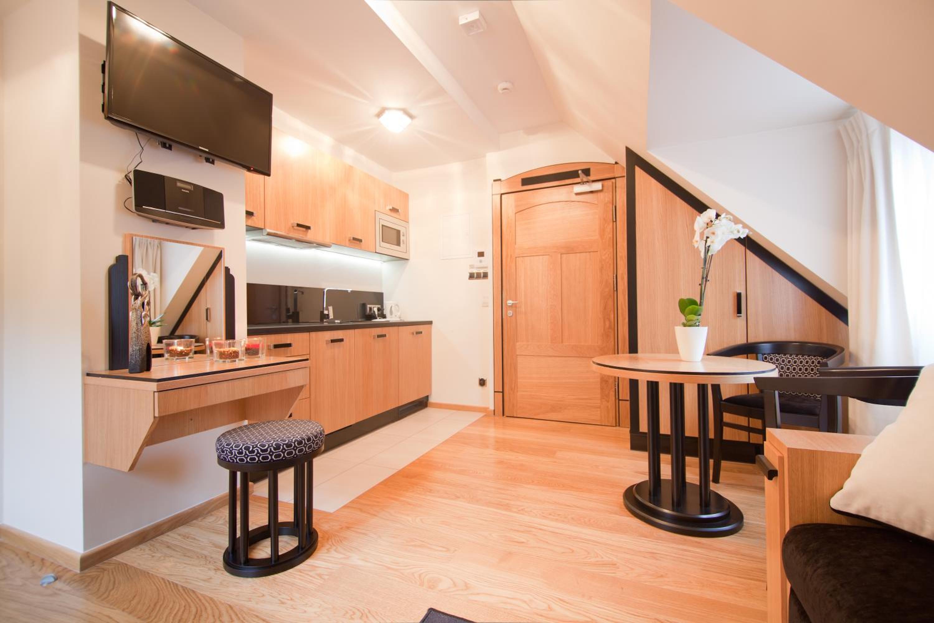 Suite - Photo 2