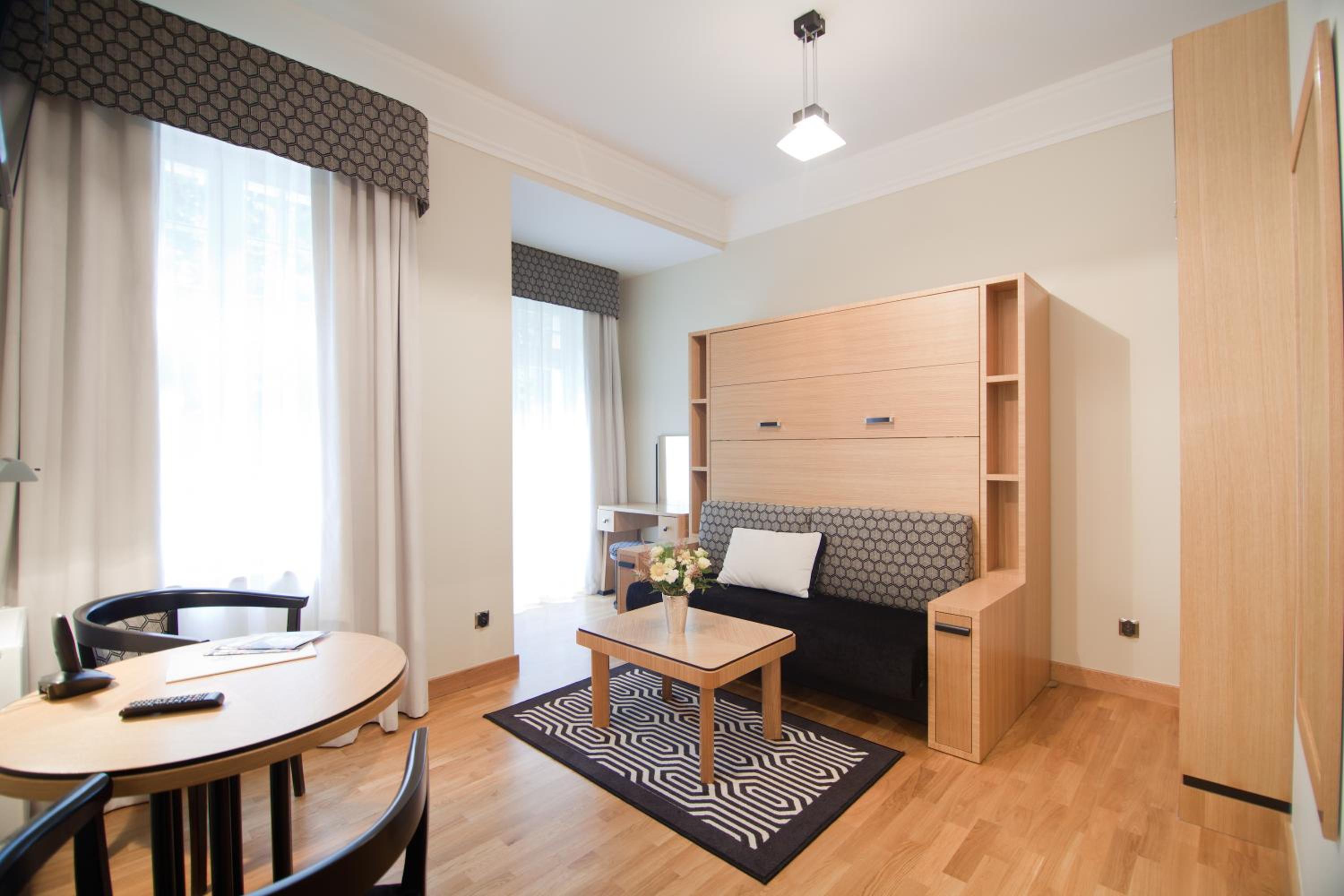 Suite - Photo 7