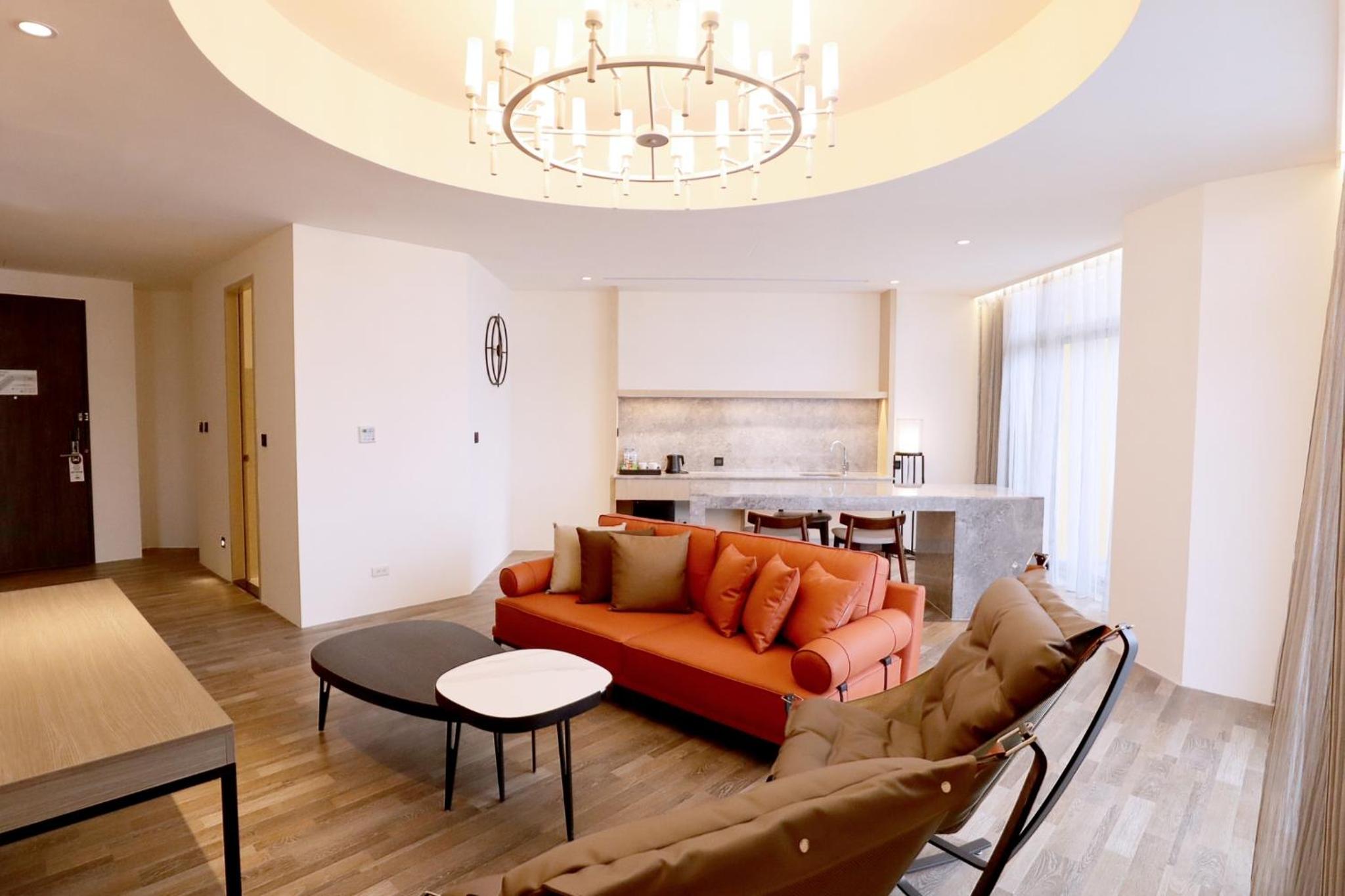 Suite with Lake View - Photo 9