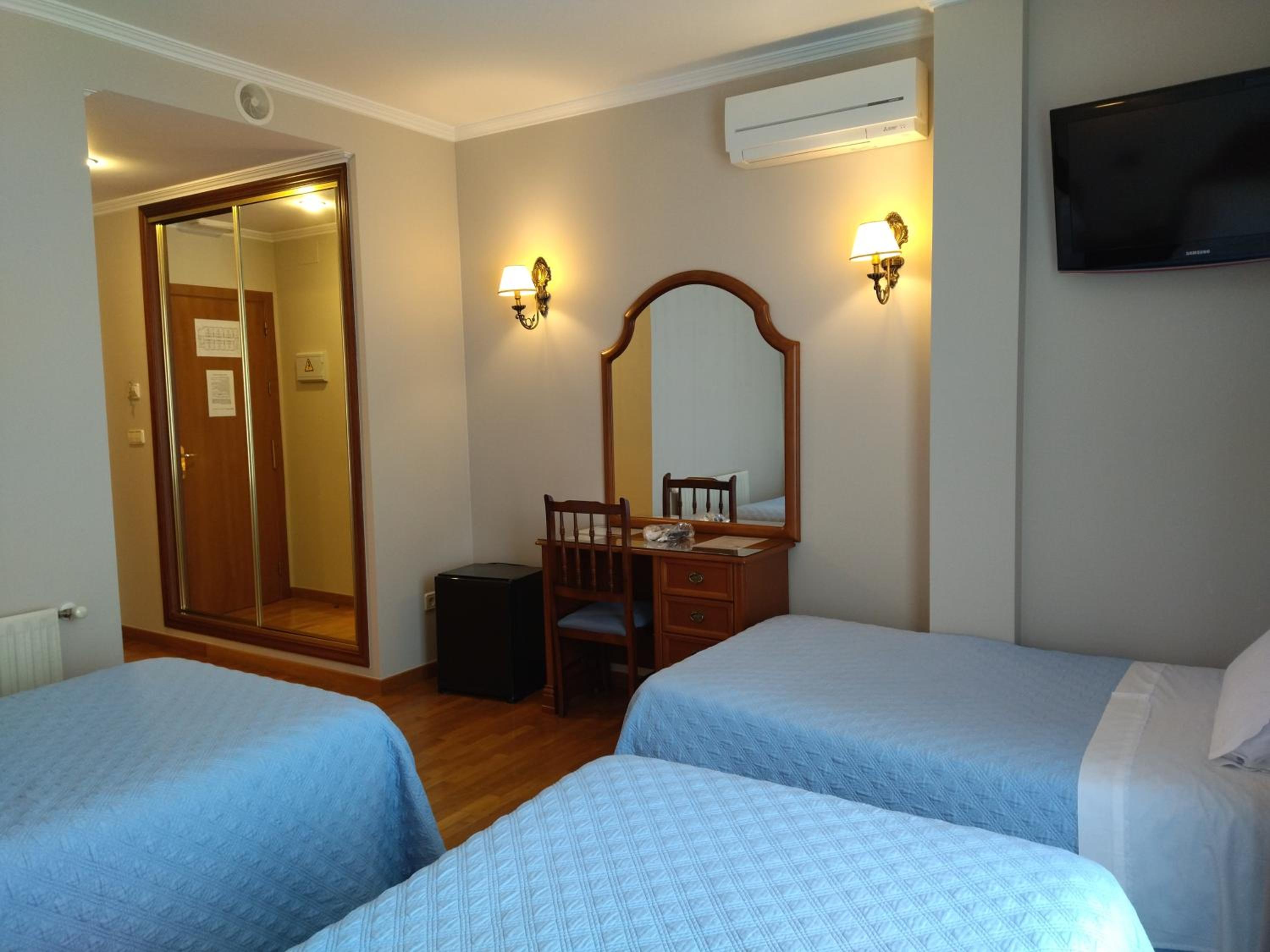 Triple Room with Balcony photo 3