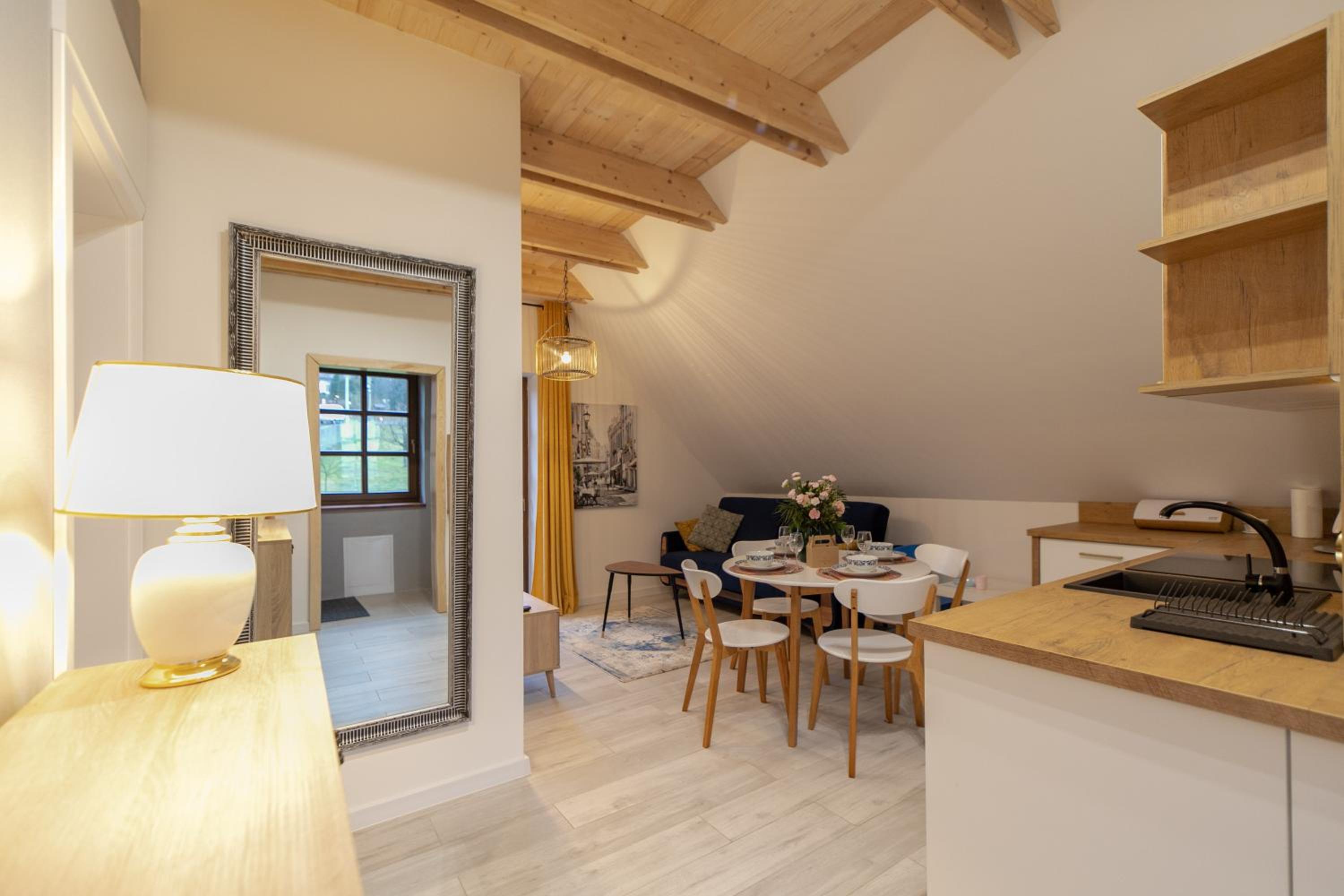 One-Bedroom Apartment - Photo 3