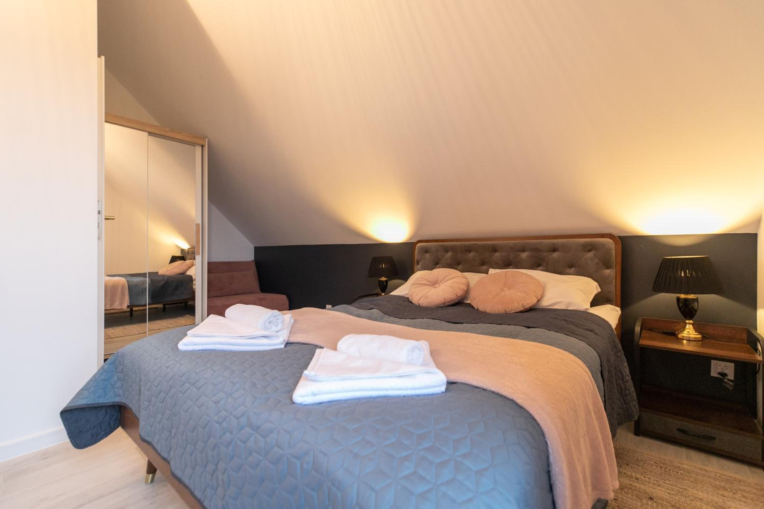 One-Bedroom Apartment - Photo 11