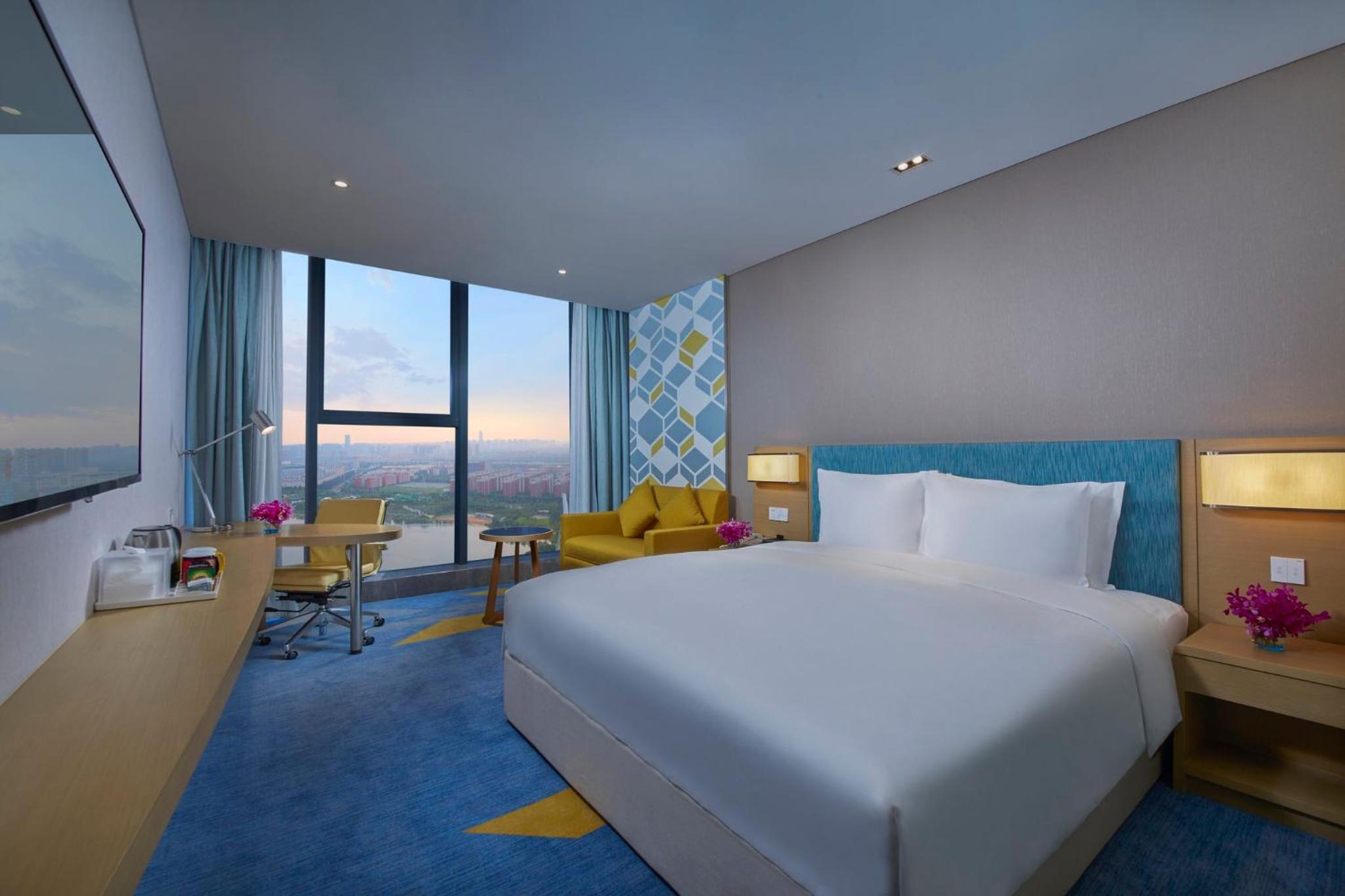 Standard King Room - Accessible photo 2