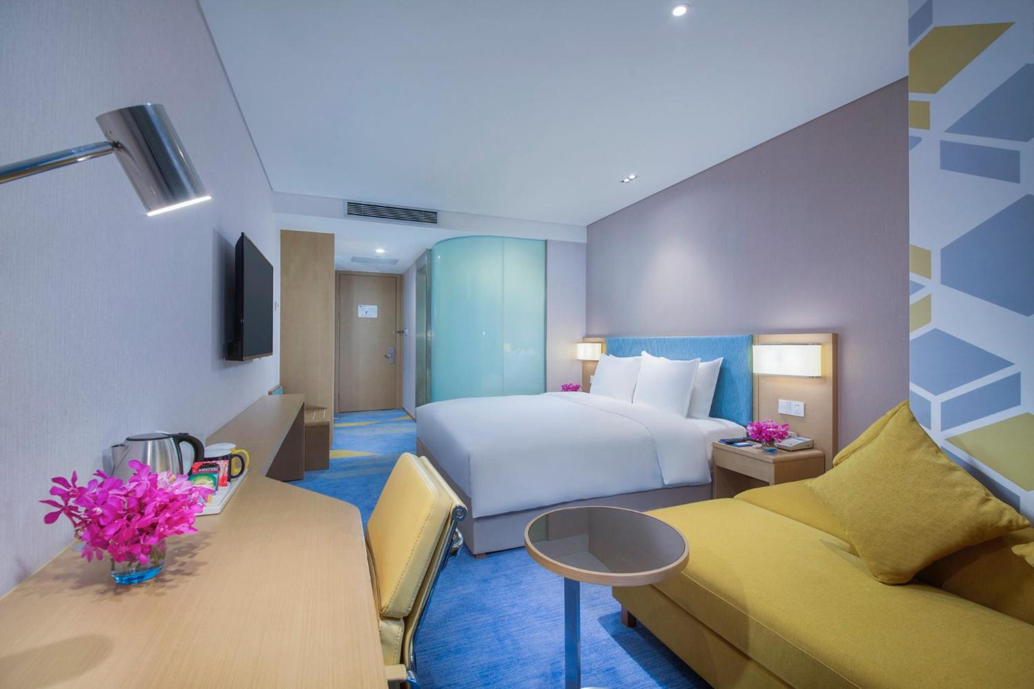 Standard King Room - Accessible photo 1