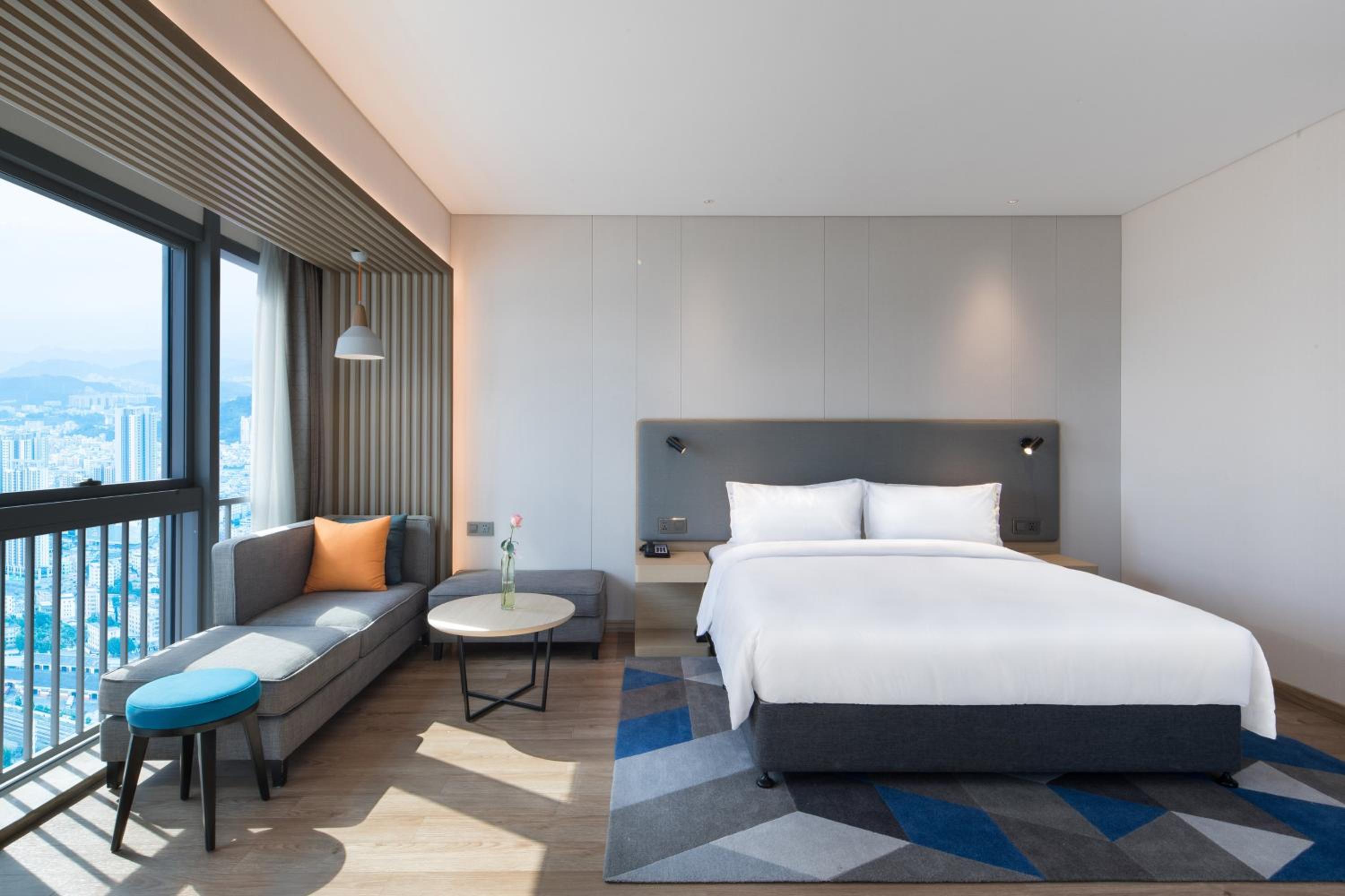 Standard King Room - Photo 3