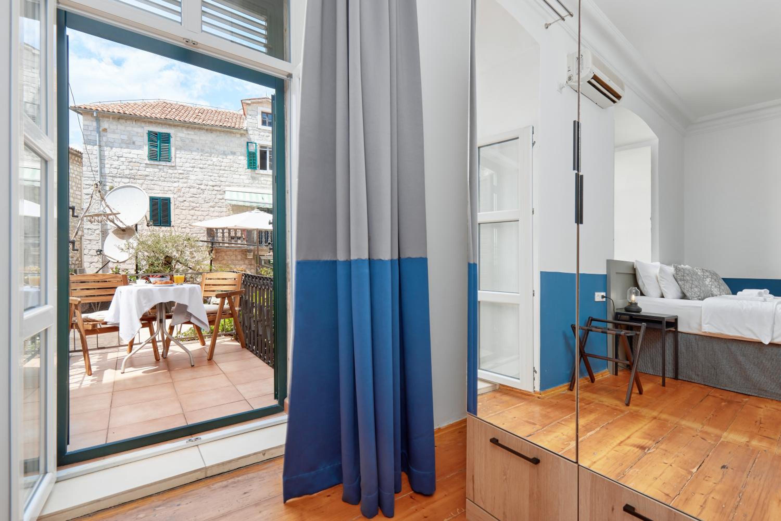 Double or Twin Room with Terrace photo 2