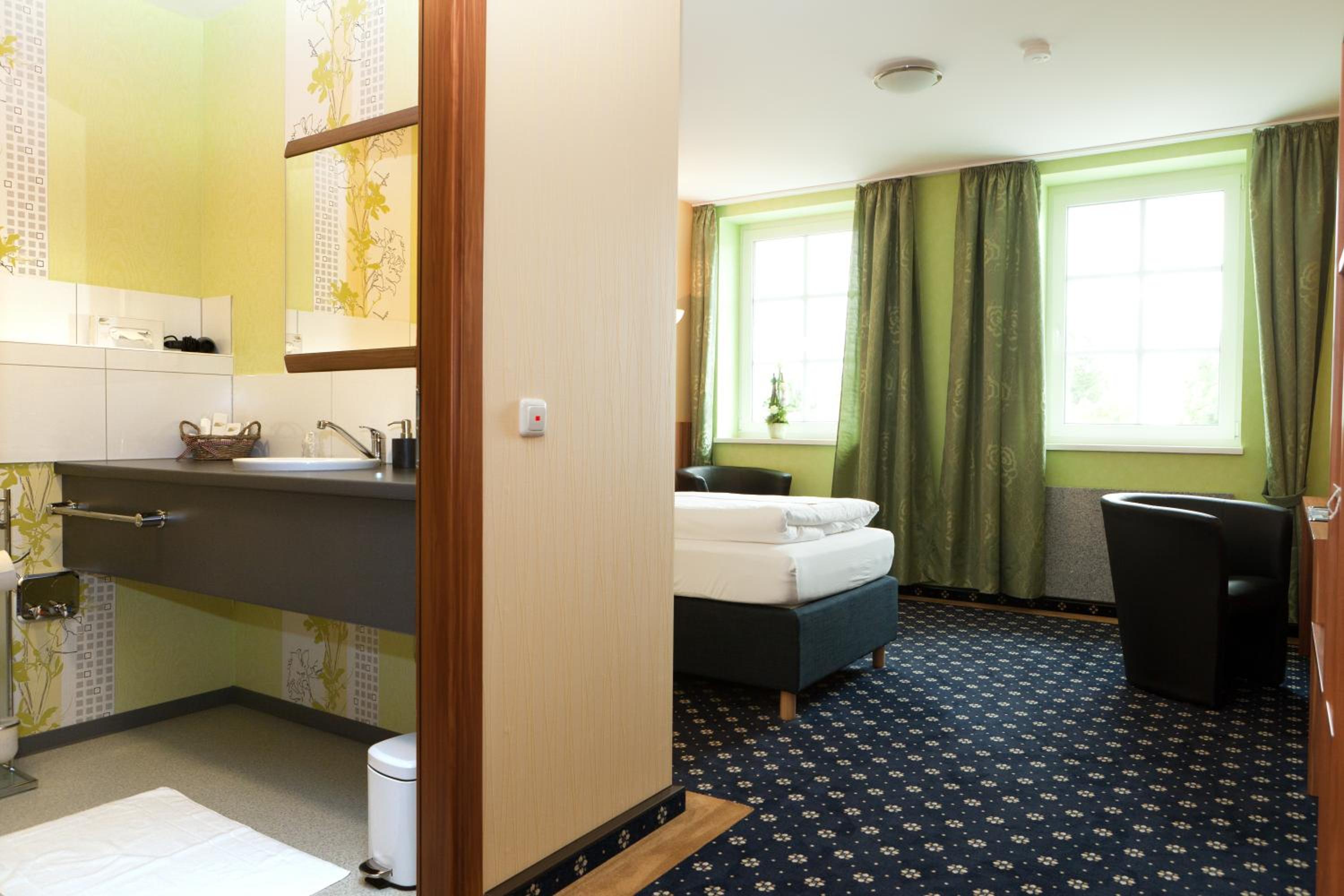 Single Room photo 3