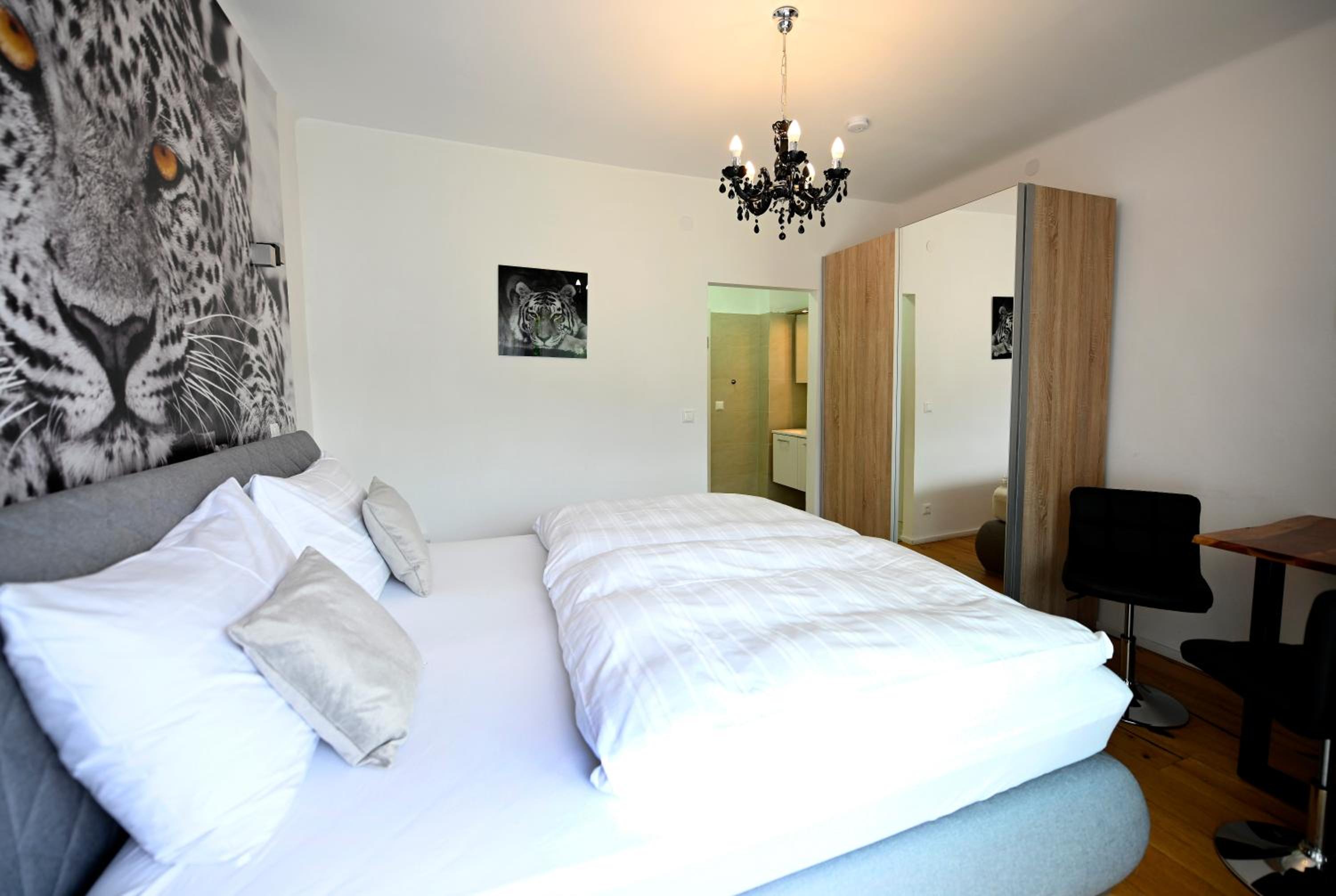 Queen Room with Balcony photo 2