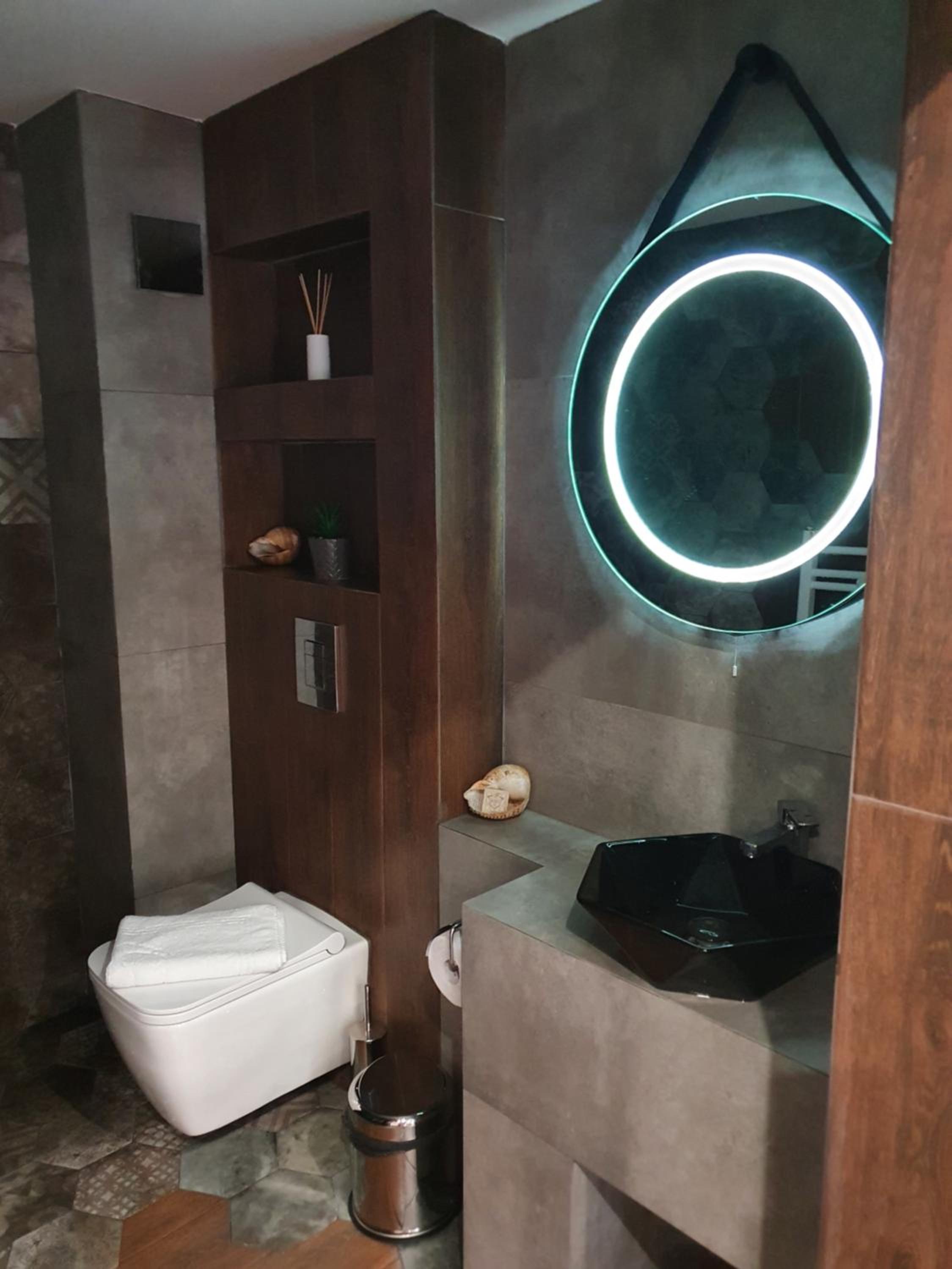 Double Room - Photo 6