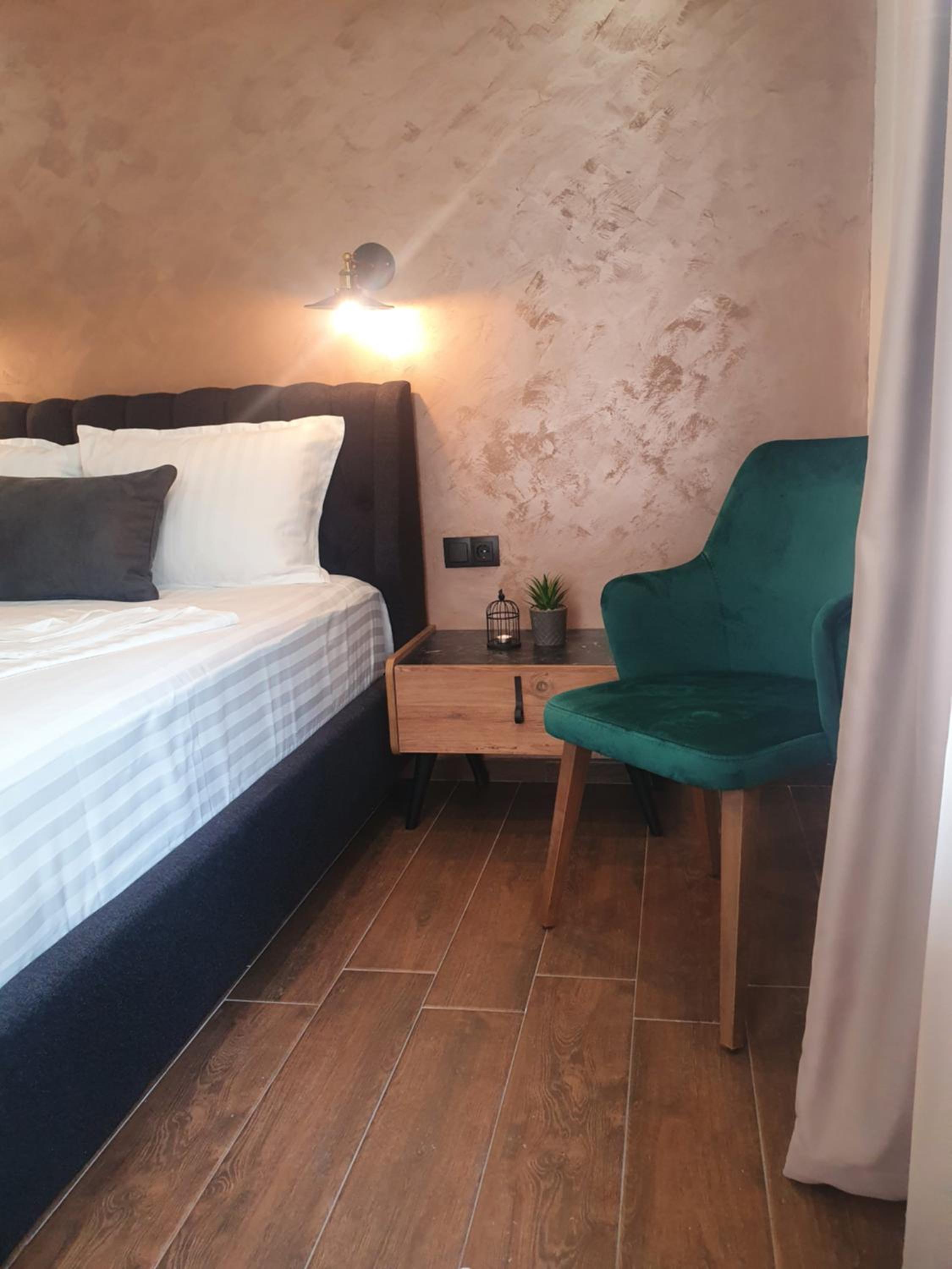 Double Room - Photo 7