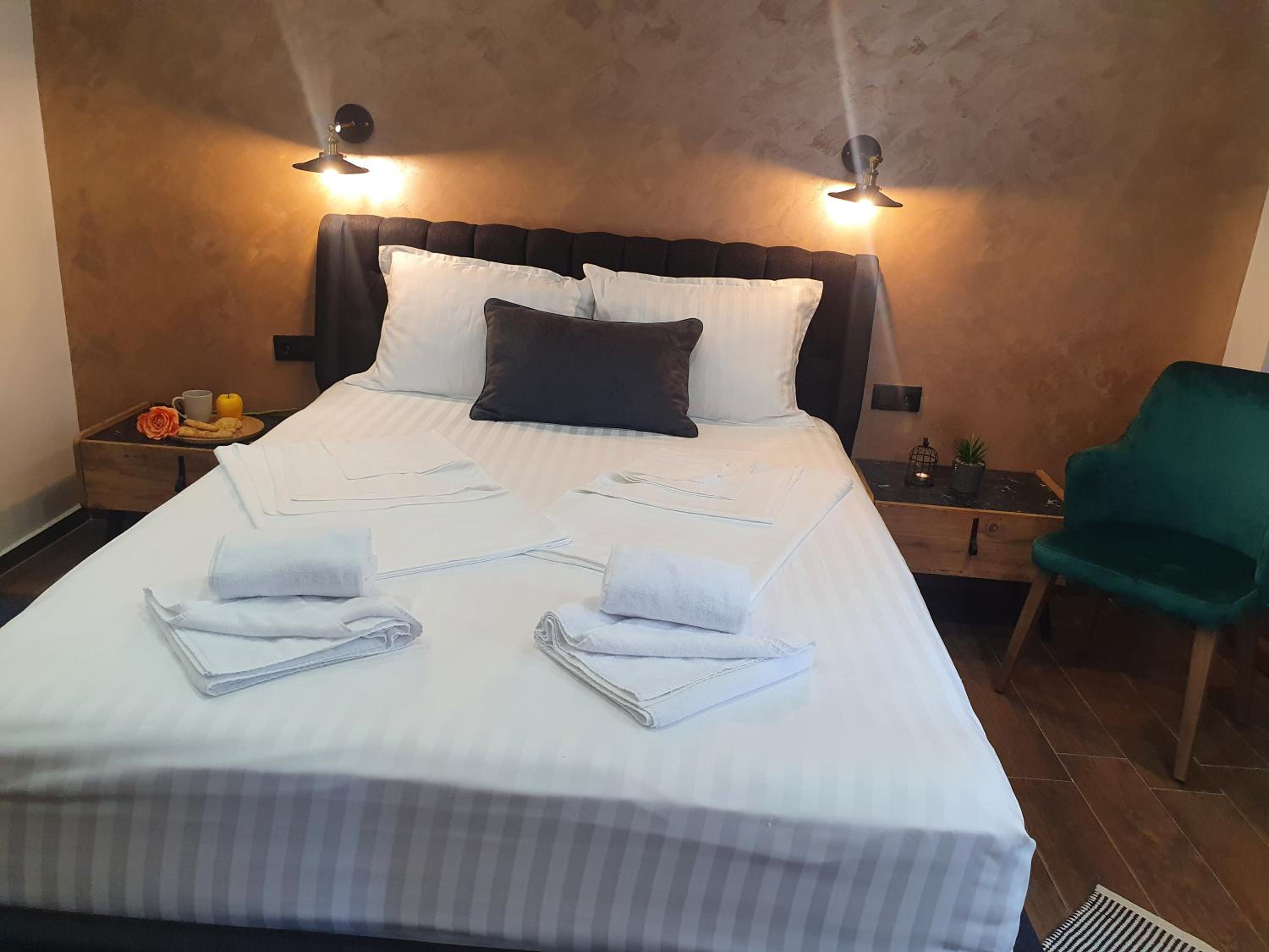 Double Room - Photo 8