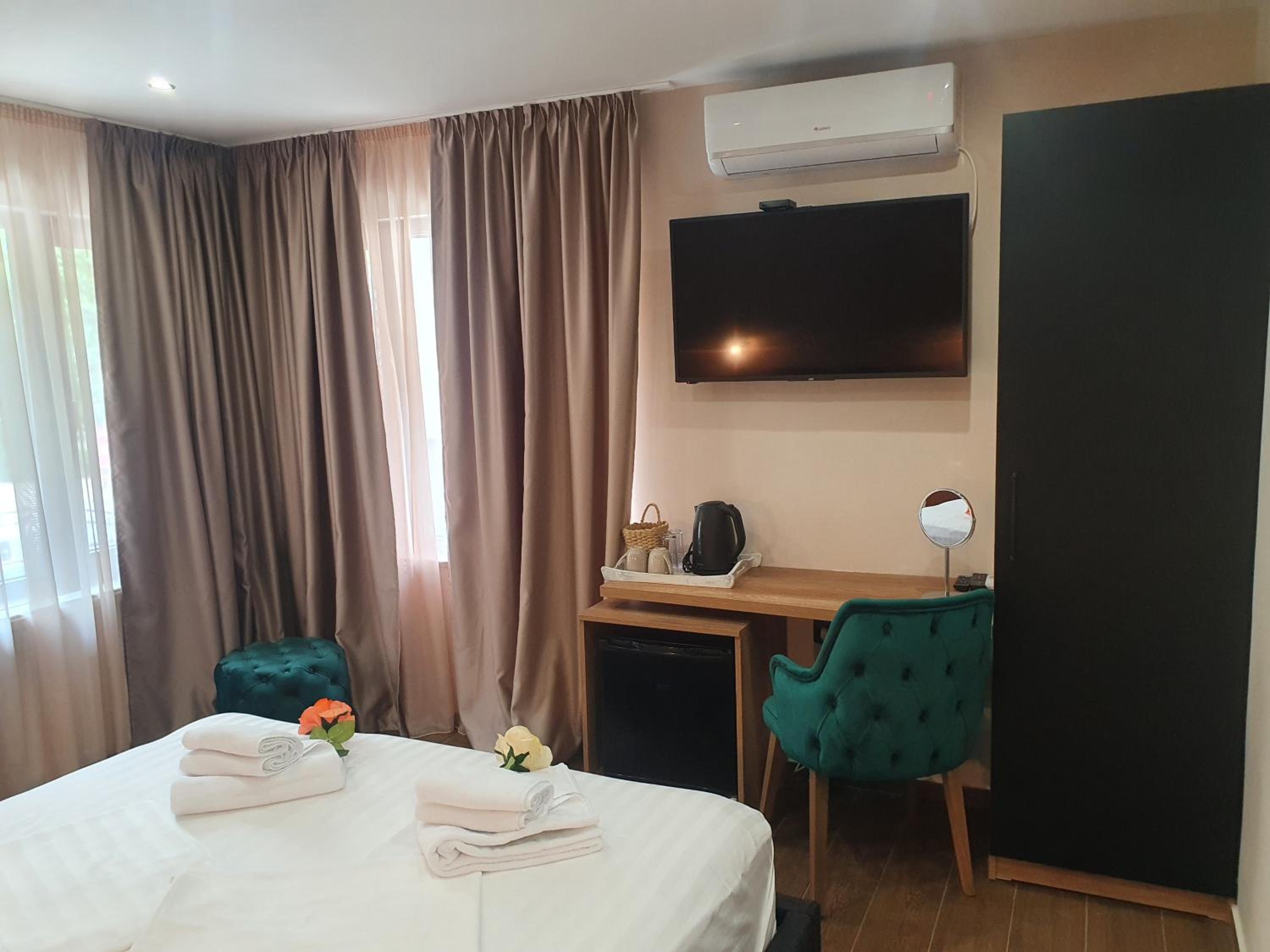 Double Room - Photo 9