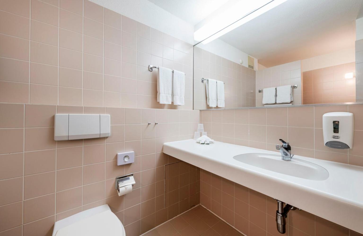 Double Room - Photo 9