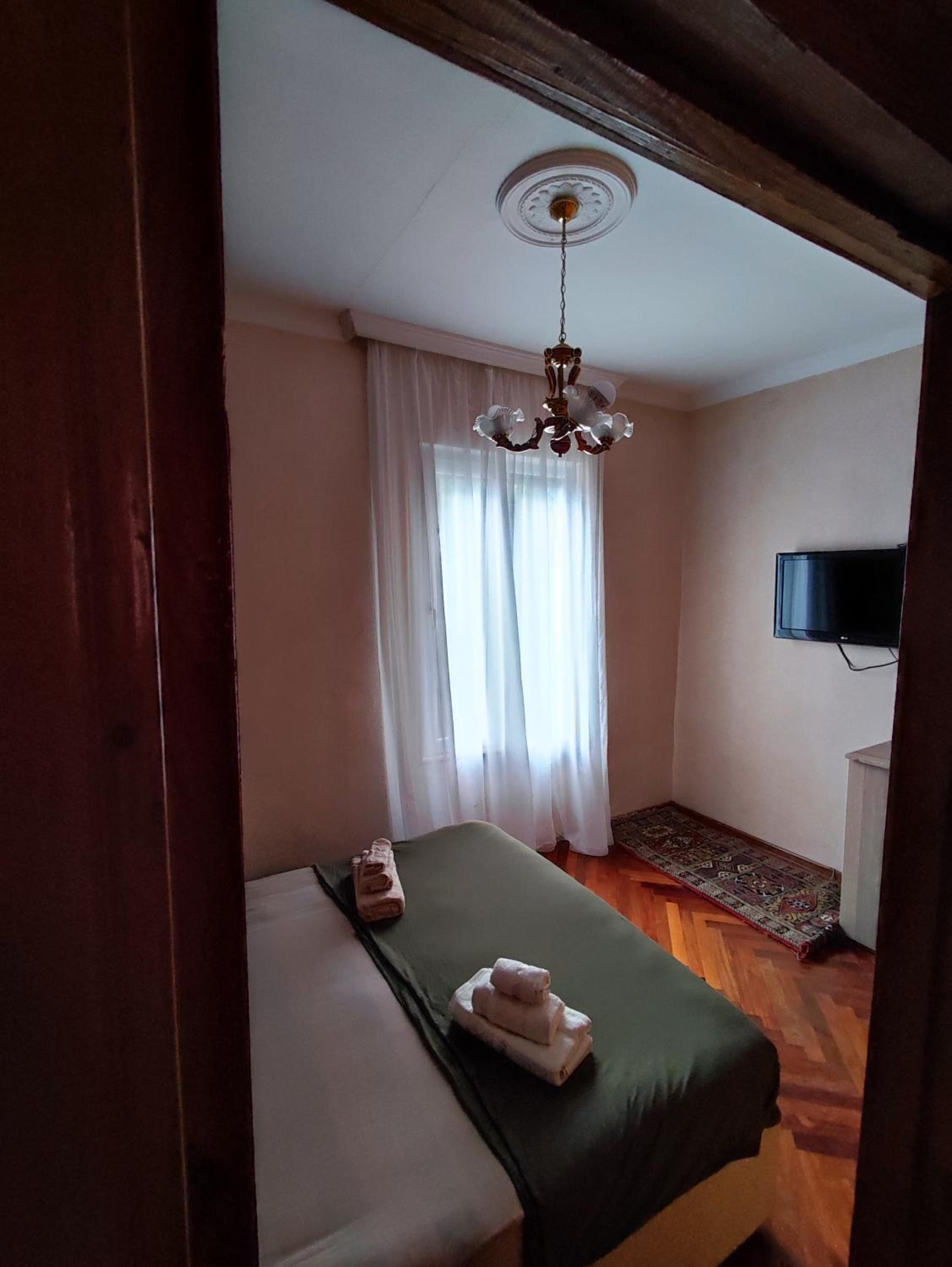 Triple Room With Shared Bathroom photo 2