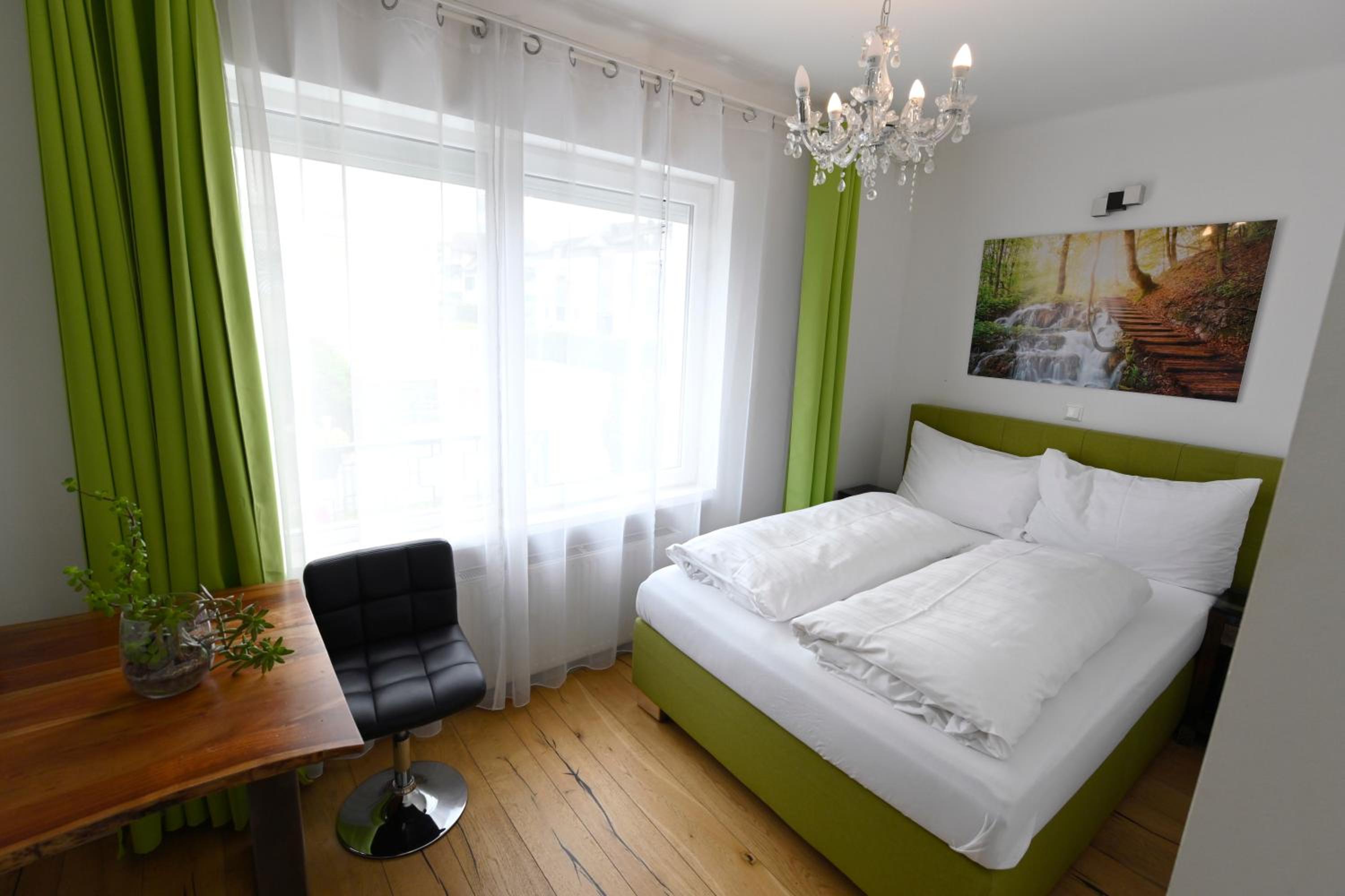 Small Double Room with small bed photo 3
