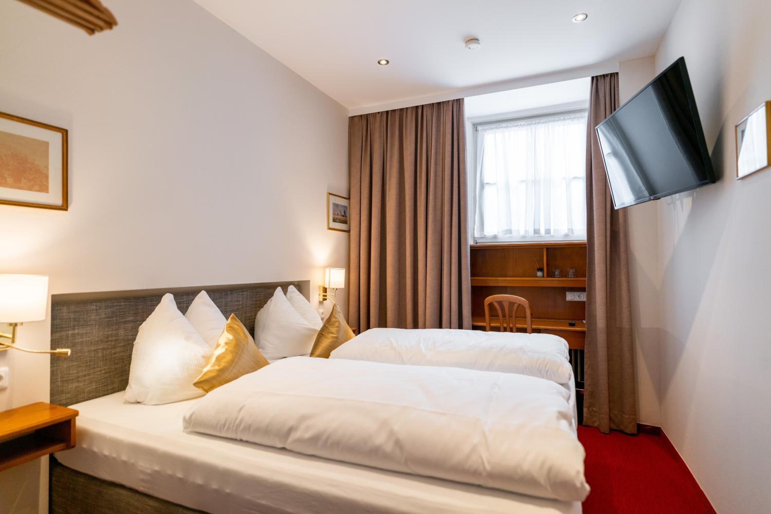 Economy Double Room photo 2