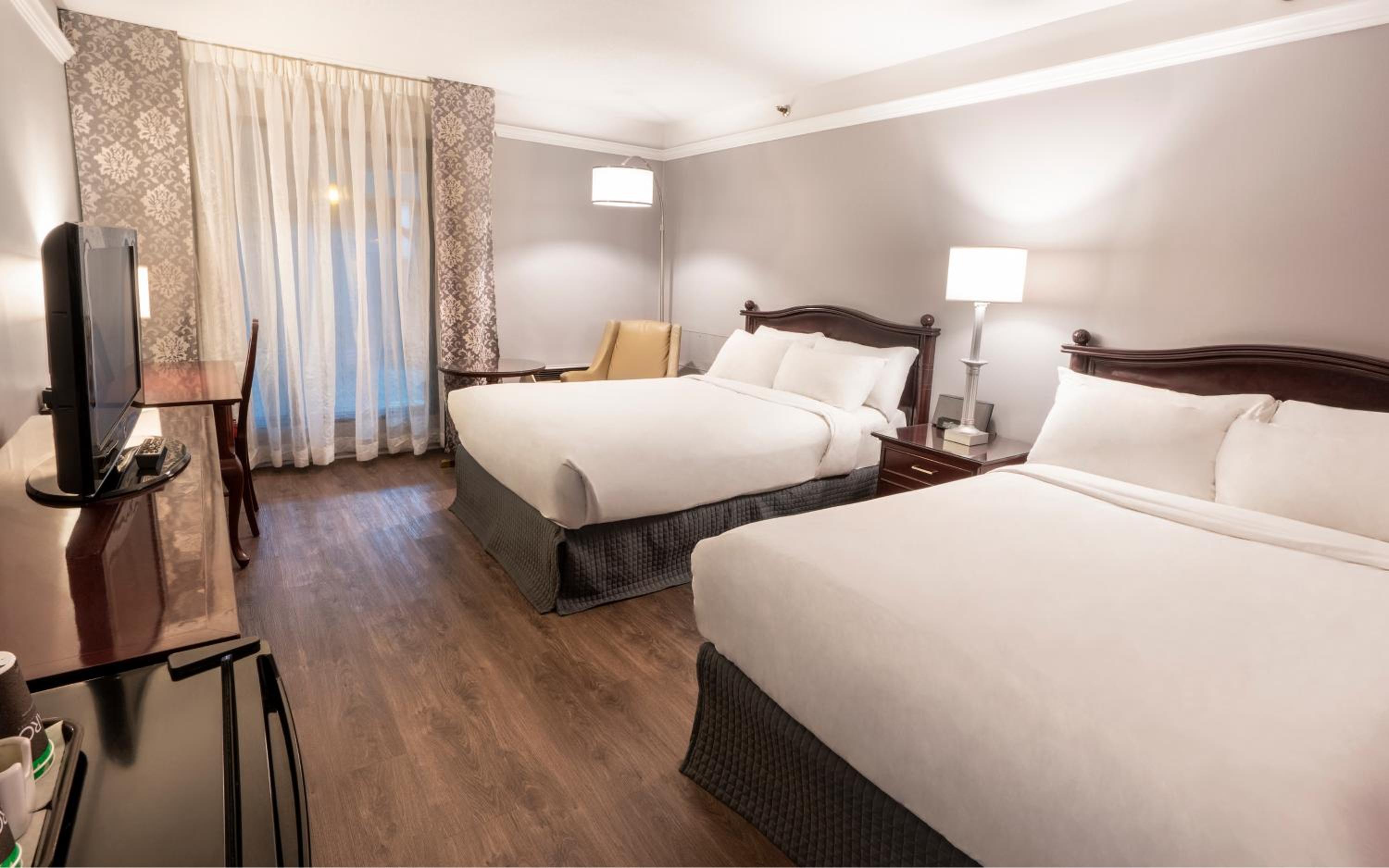Traditional room, 2 Double beds - Interior Terrace, pool area photo 2