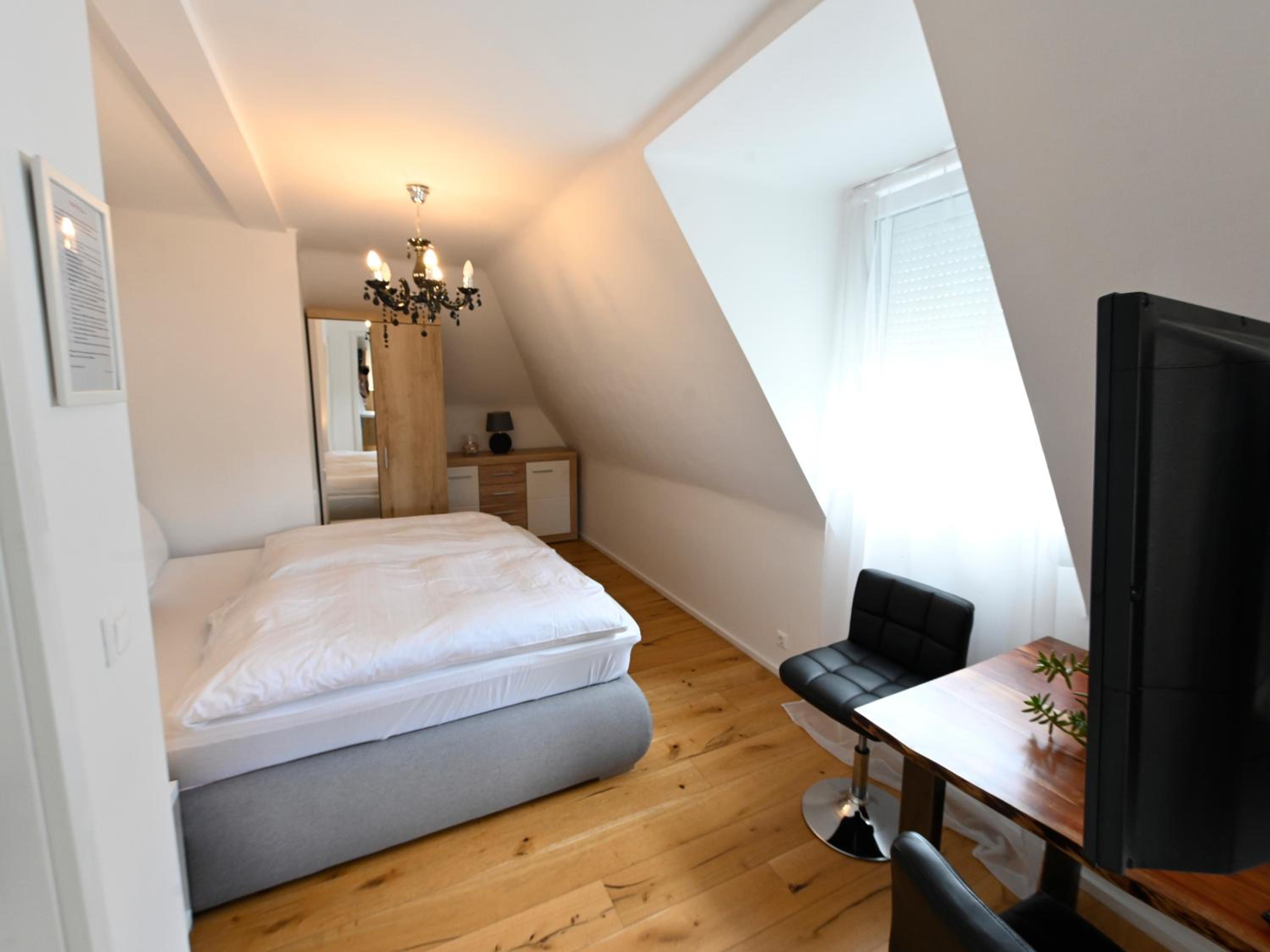 Queen Room photo 1