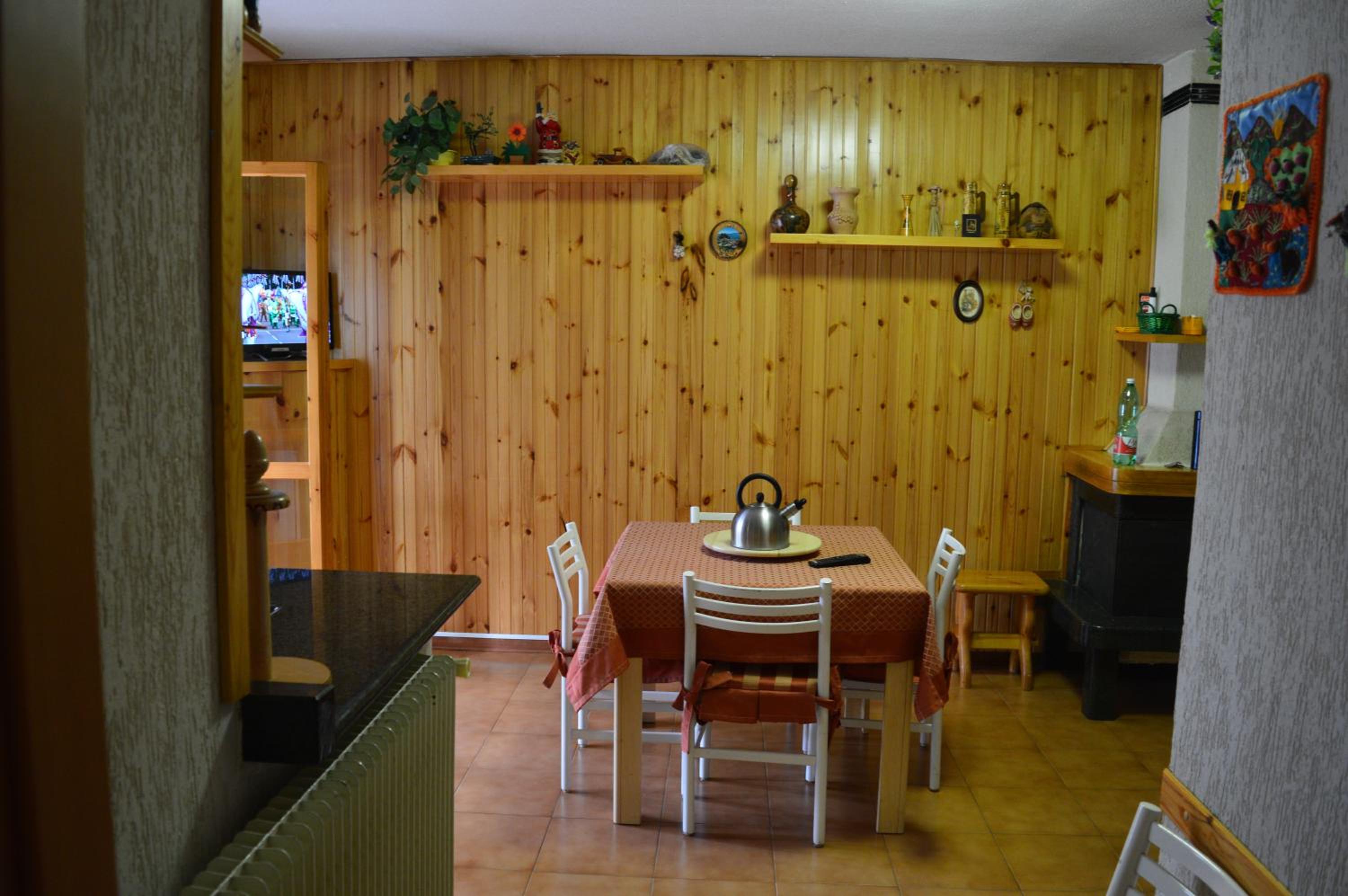One-Bedroom Apartment - Photo 12