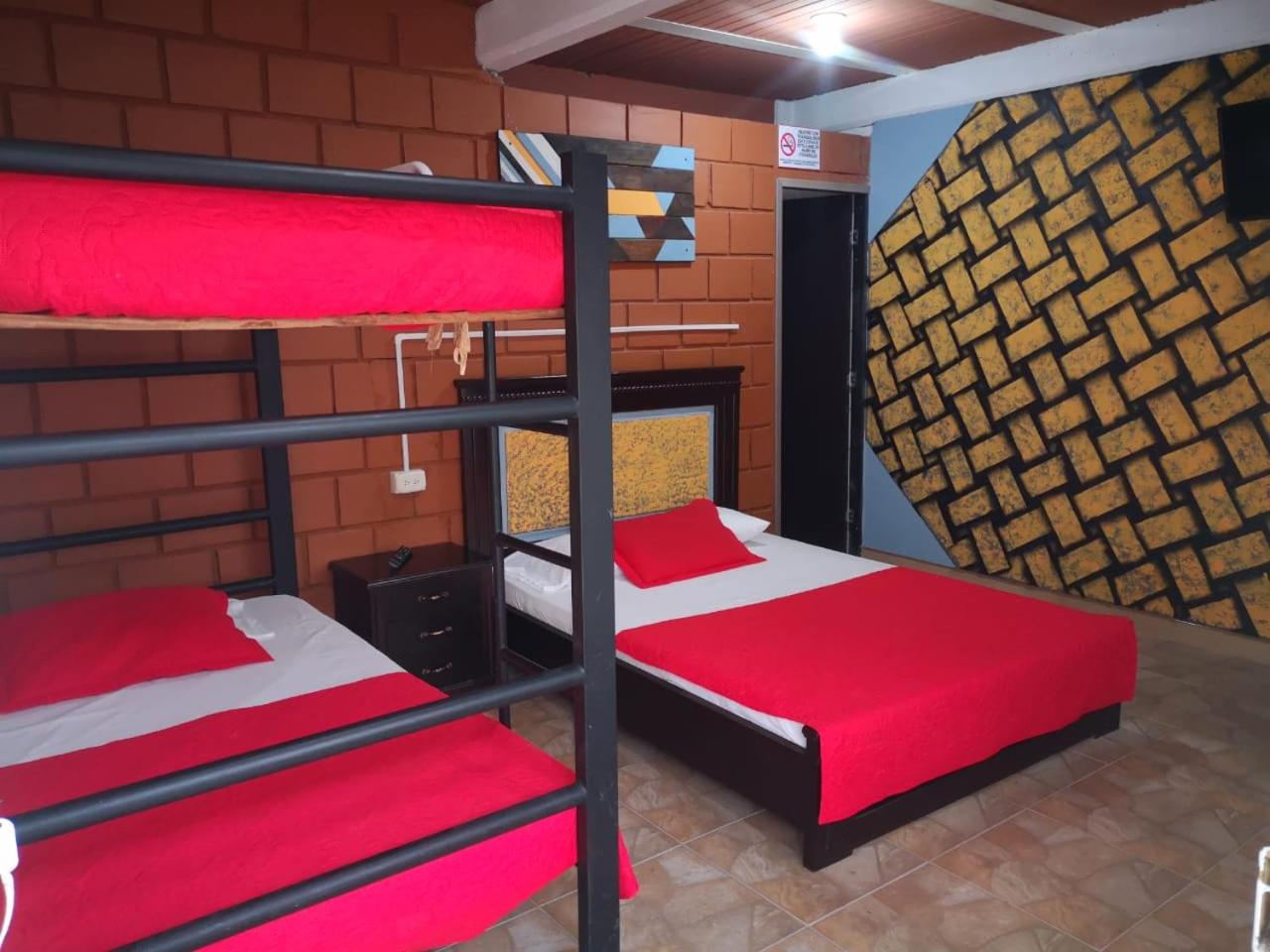 Quadruple Room with Private Bathroom photo 1