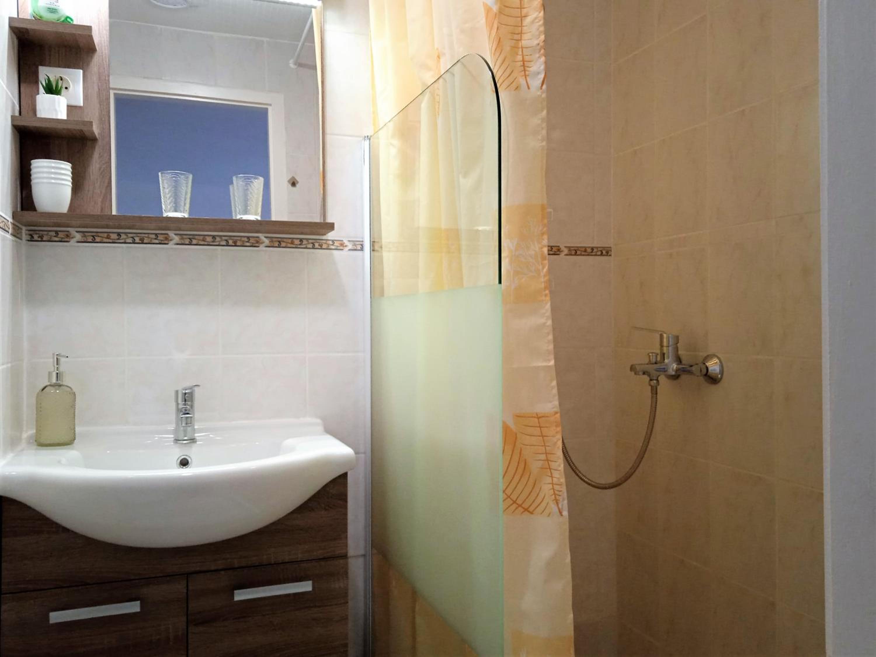 One-Bedroom Apartment - Photo 4