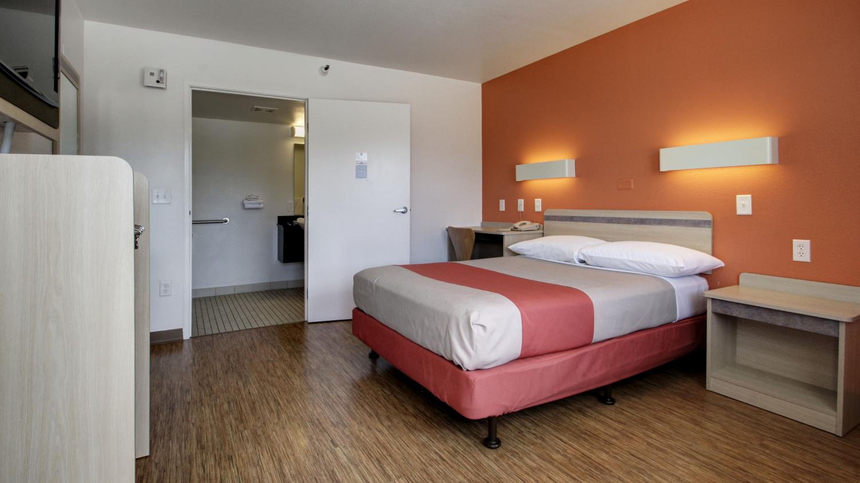 Queen Room - Disability Access/Non Smoking