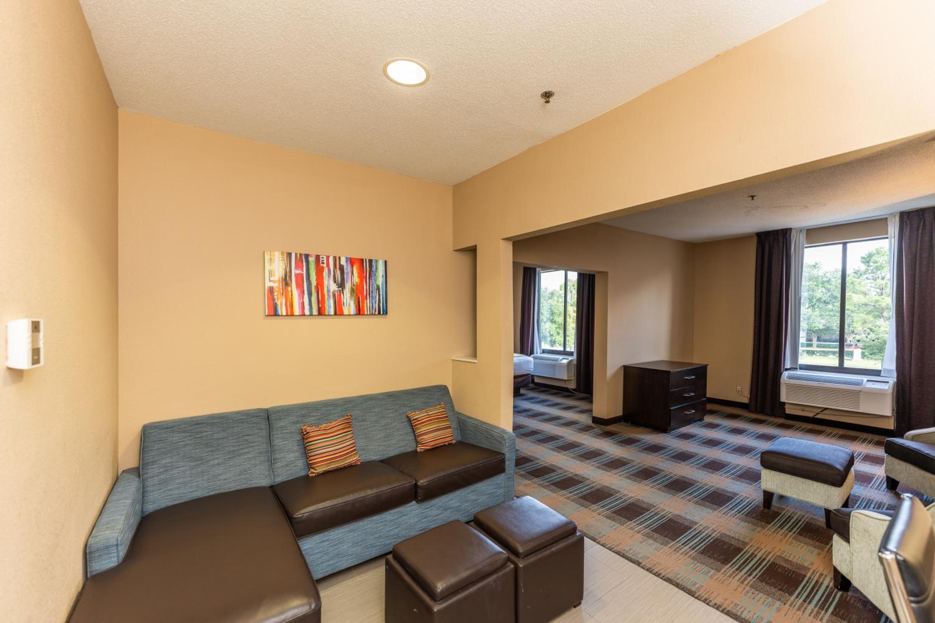 Queen Suite - Non-Smoking - Photo 26