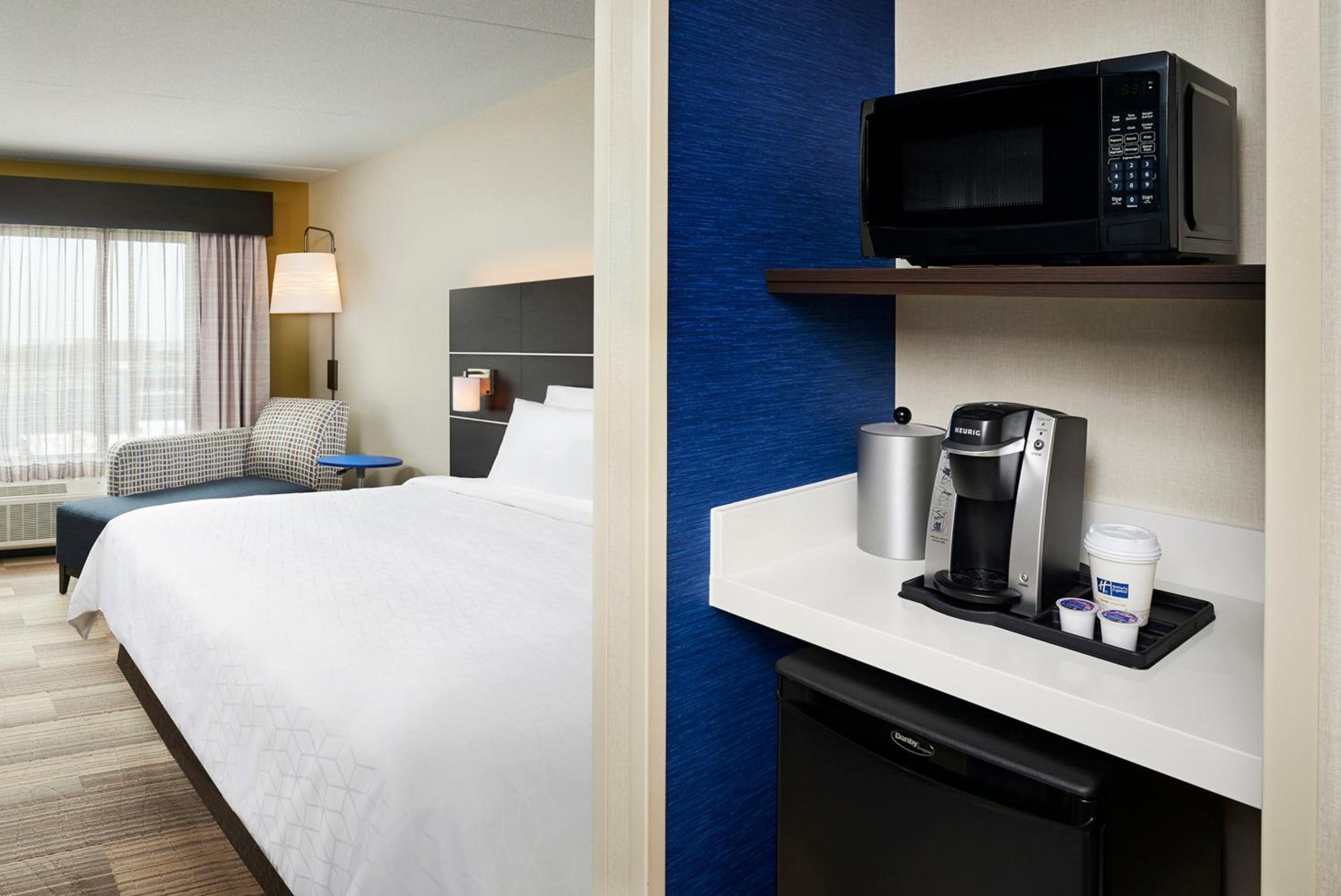 Standard King Room - Photo 4