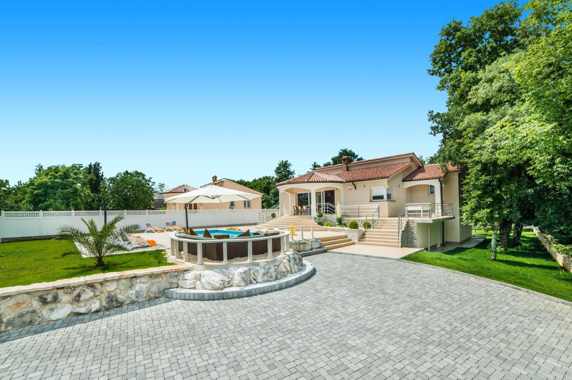 Villa photo 3
