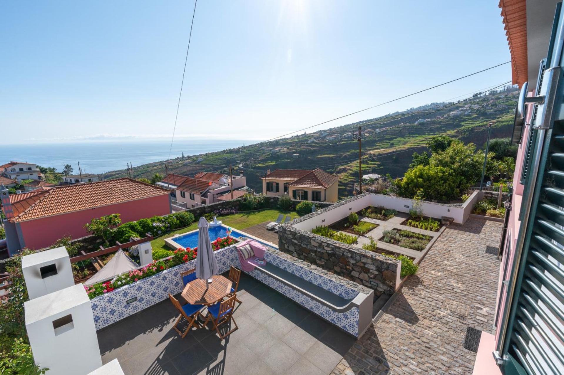 Three-Bedroom Villa photo 2