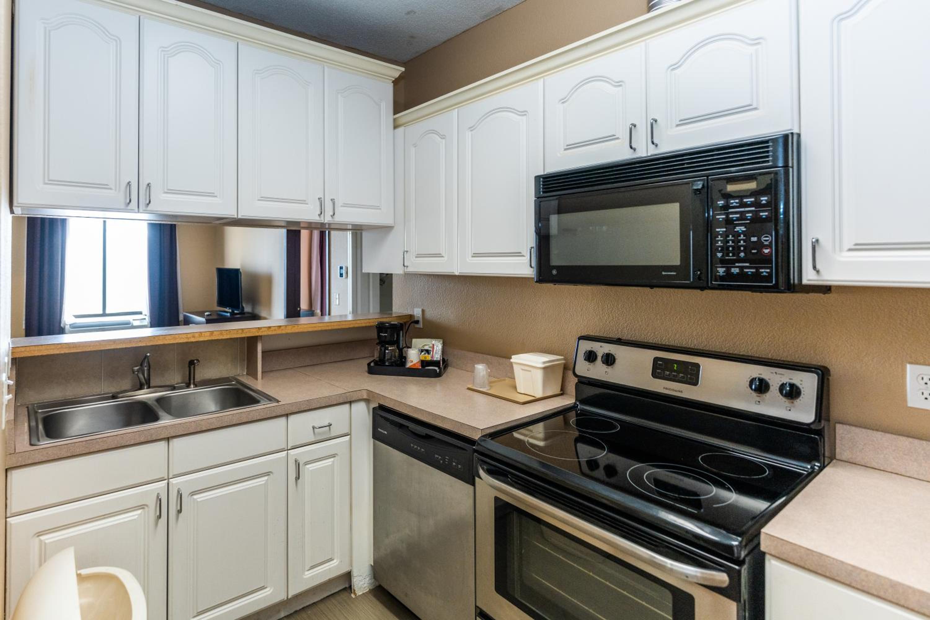 King Suite - Non-Smoking - Photo 16
