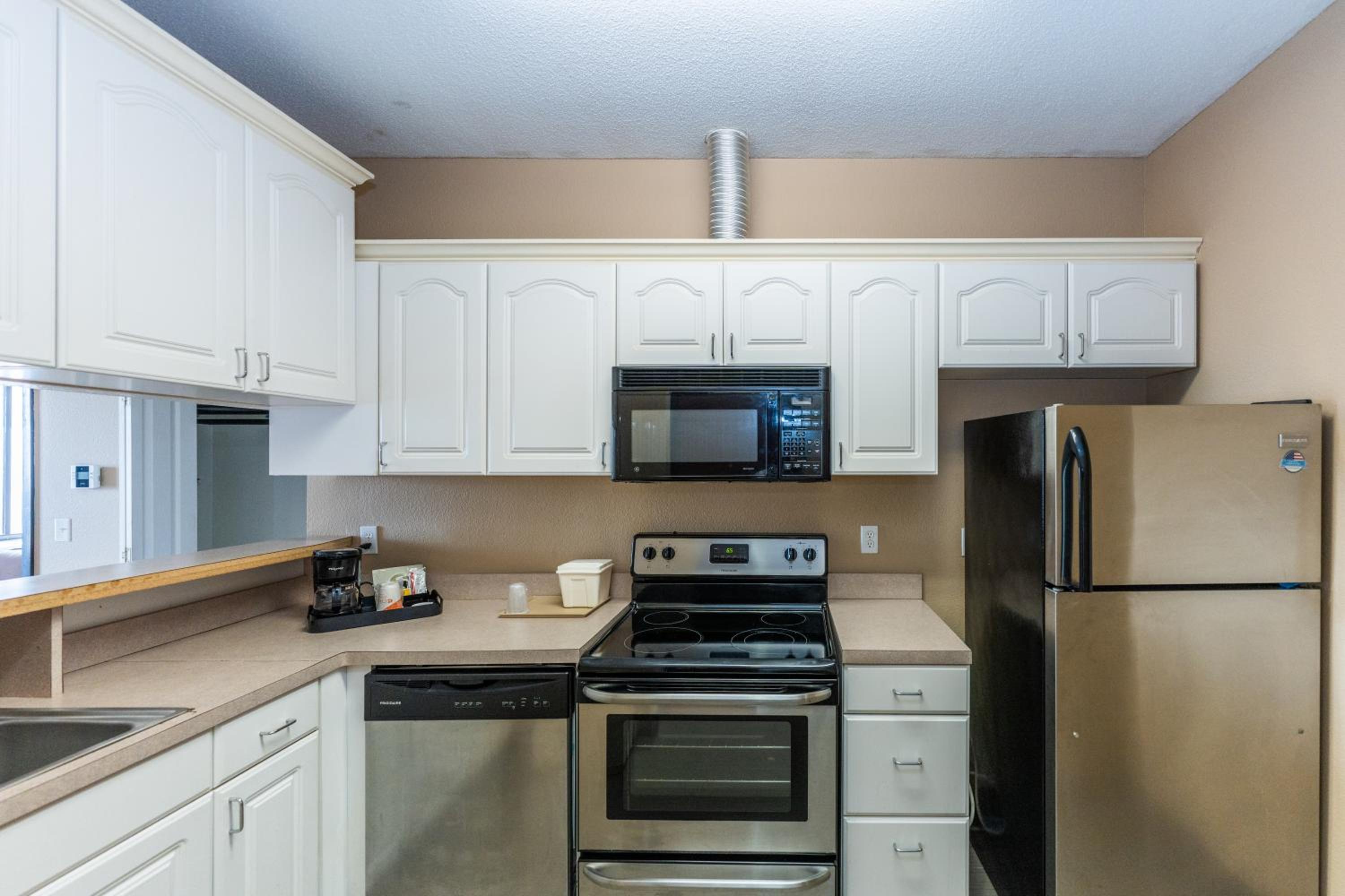 King Suite - Non-Smoking - Photo 17
