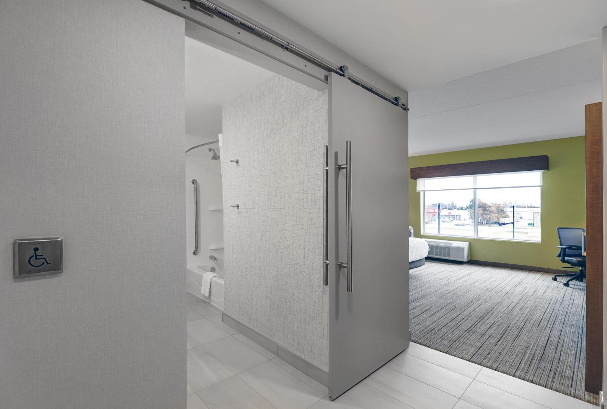 King Room - Mobility Access/Hearing Accessible - Photo 6