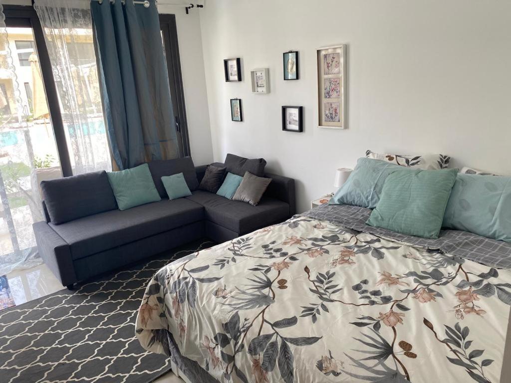 One-Bedroom Apartment - Photo 1