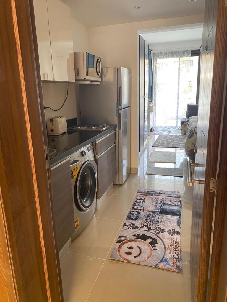 One-Bedroom Apartment - Photo 2