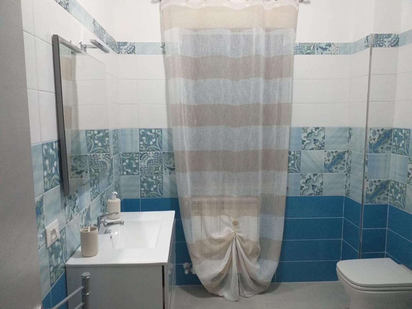 Family Room with Private Bathroom photo 2