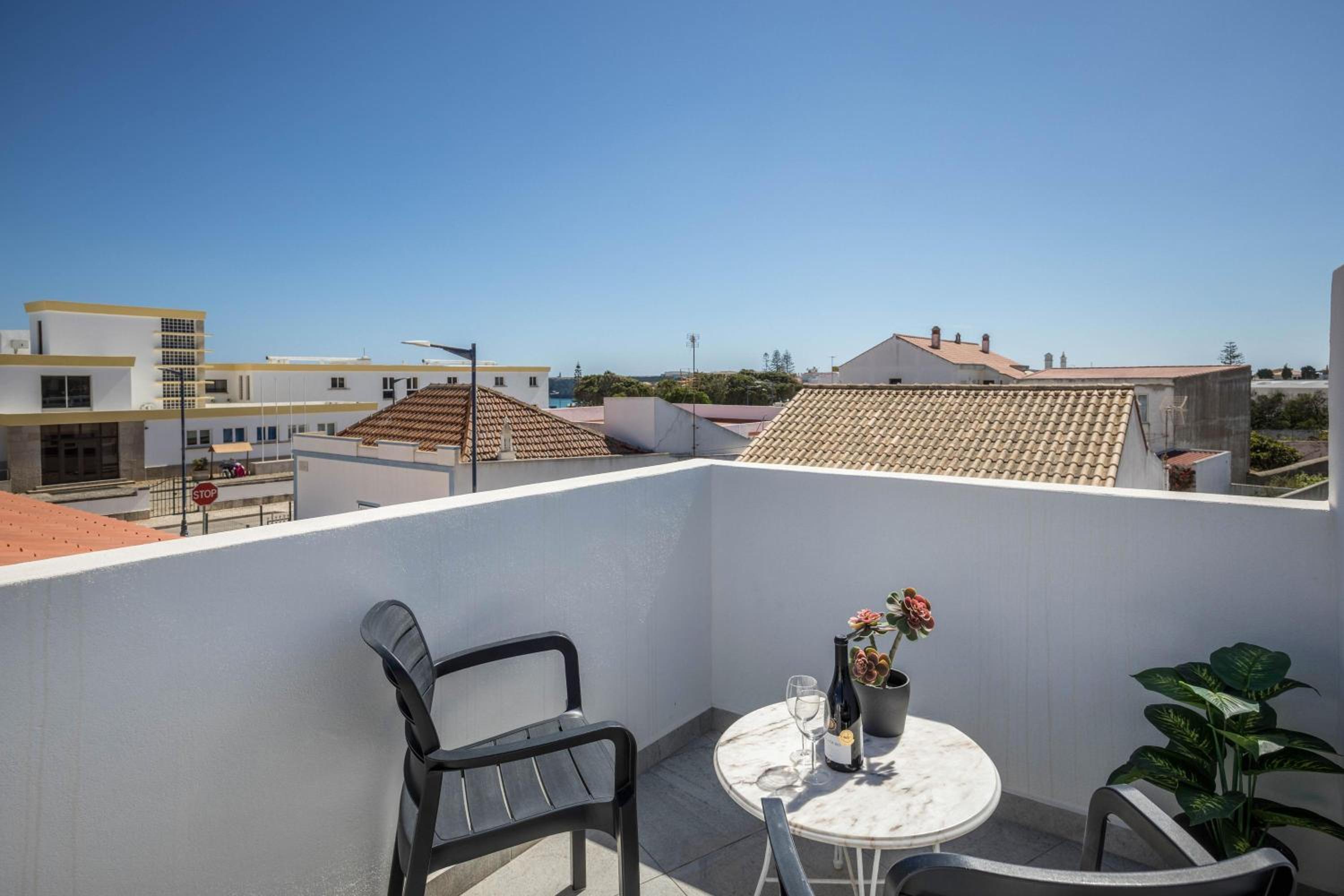 Superior One-Bedroom Apartment with Balcony - Photo 3