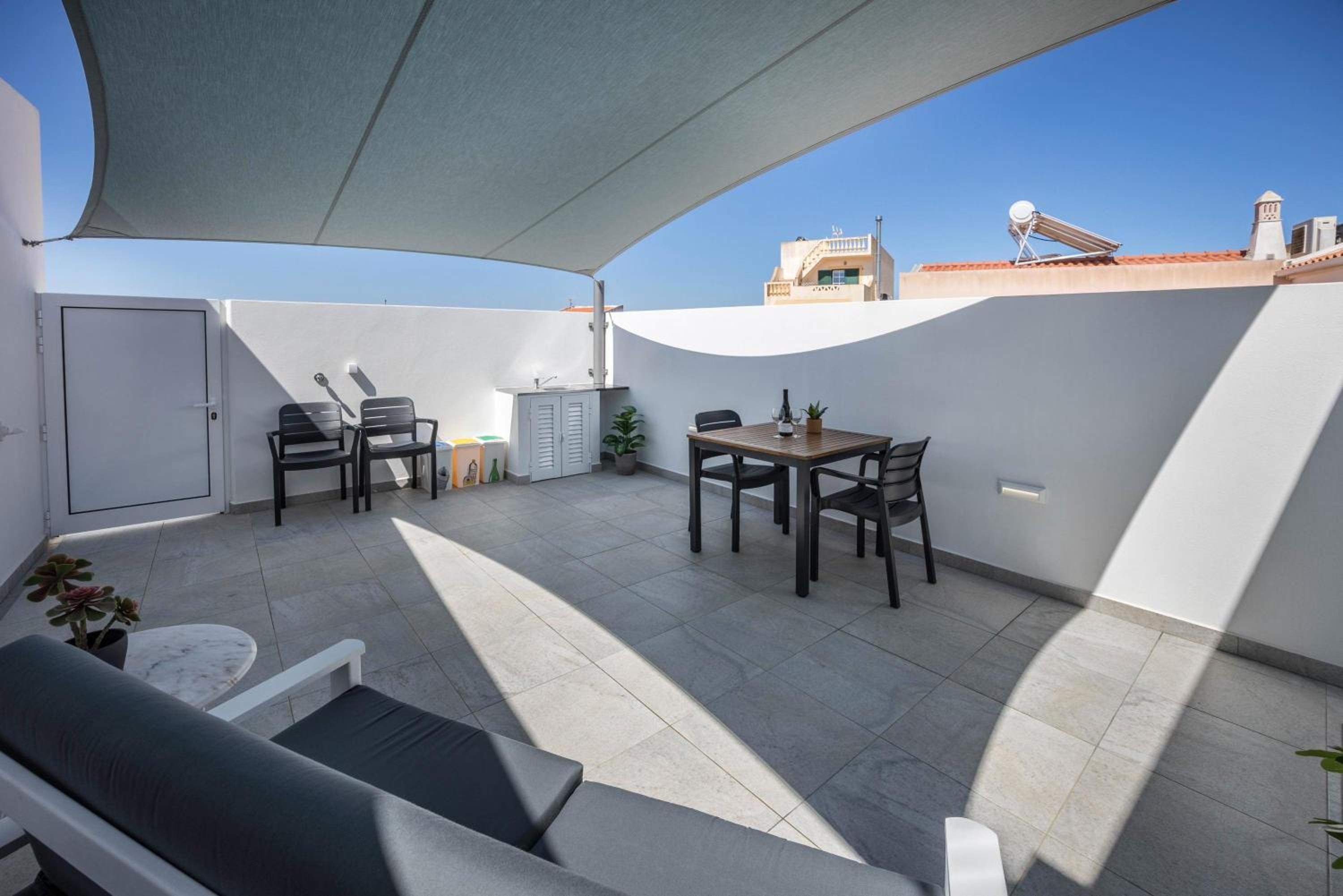 Superior One-Bedroom Apartment with Balcony - Photo 2