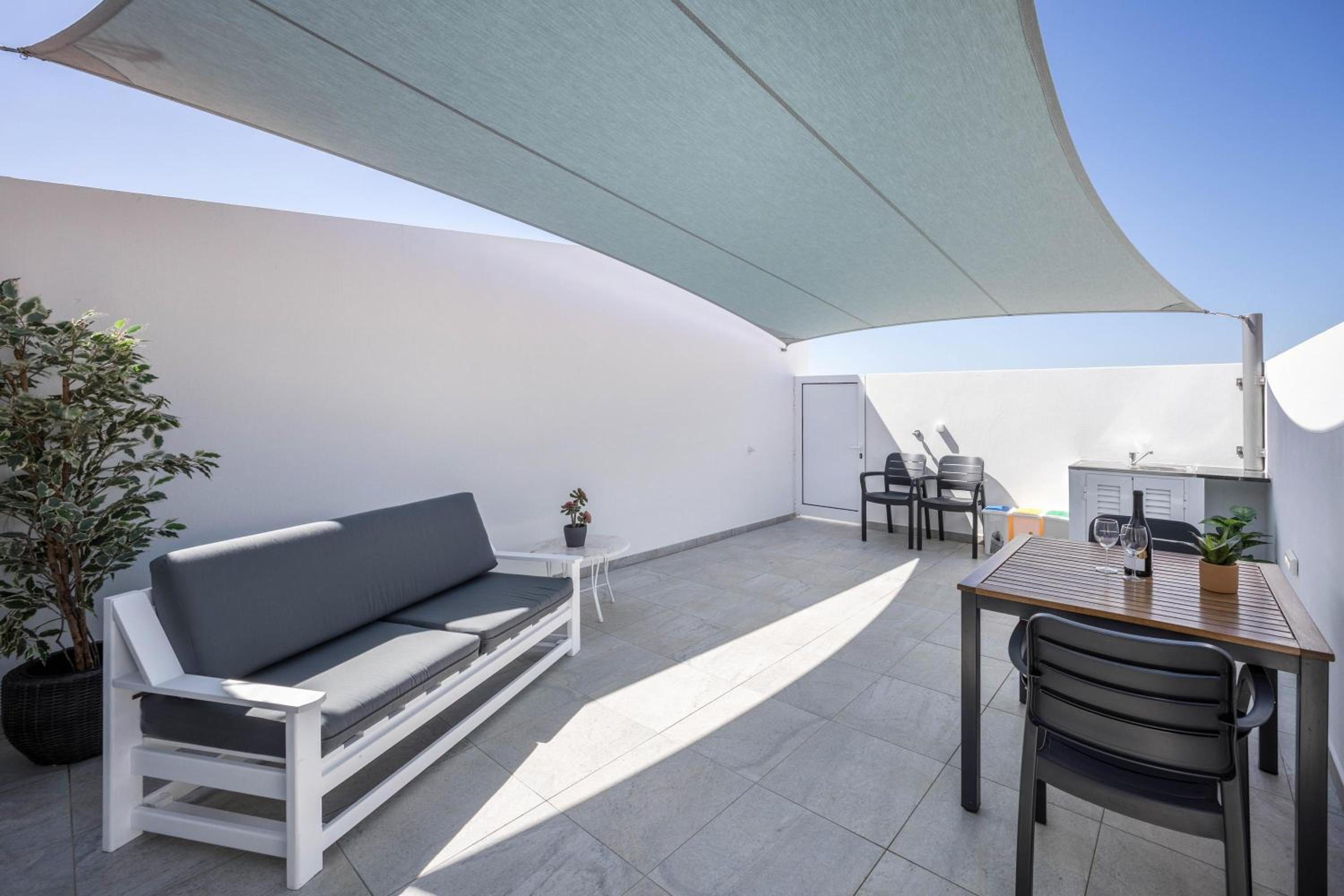 Superior One-Bedroom Apartment with Balcony - Photo 13