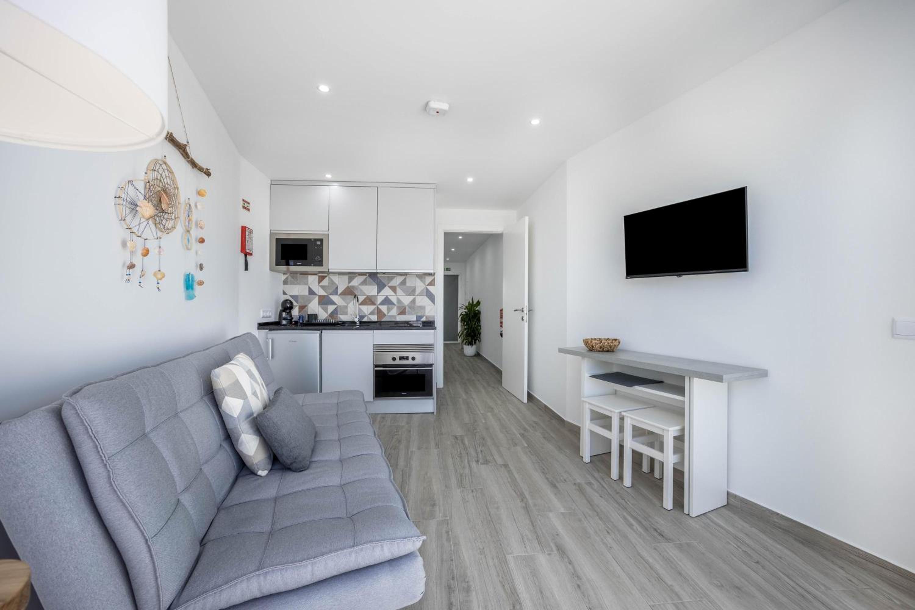 Superior One-Bedroom Apartment with Balcony - Photo 9