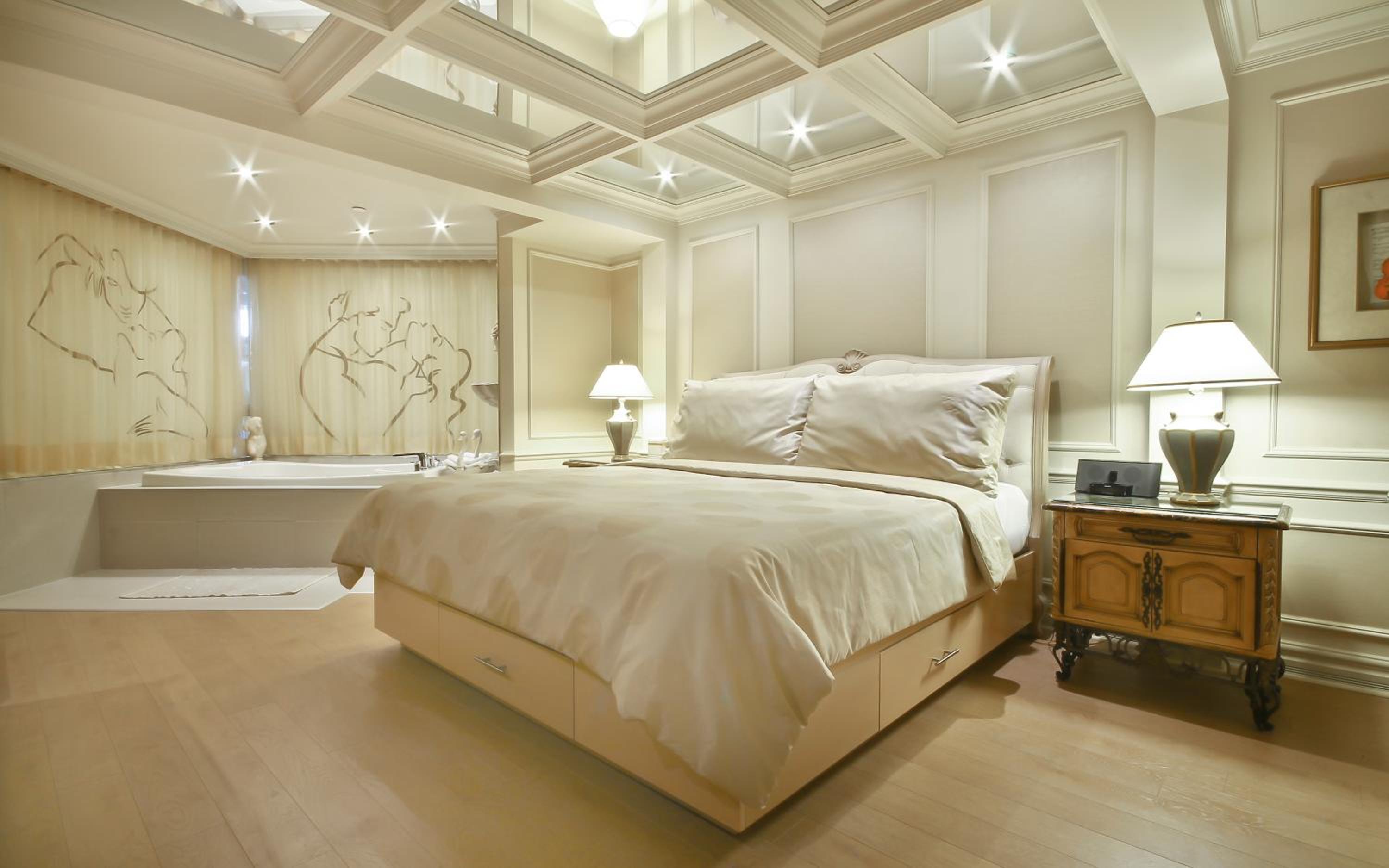 King bed Suite with Sofa bed - Nuptial Theme