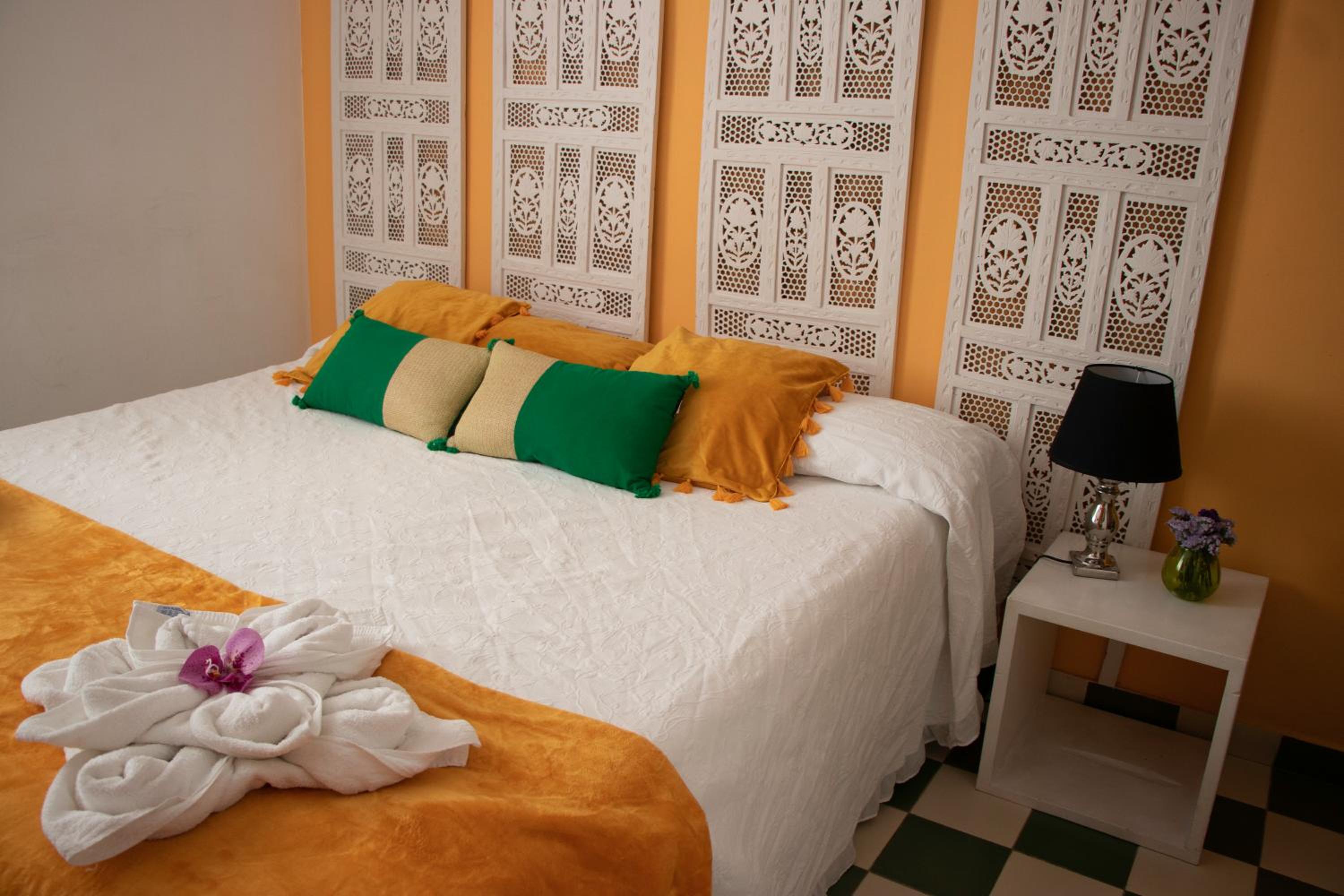 Double Room with Private Bathroom - Photo 6