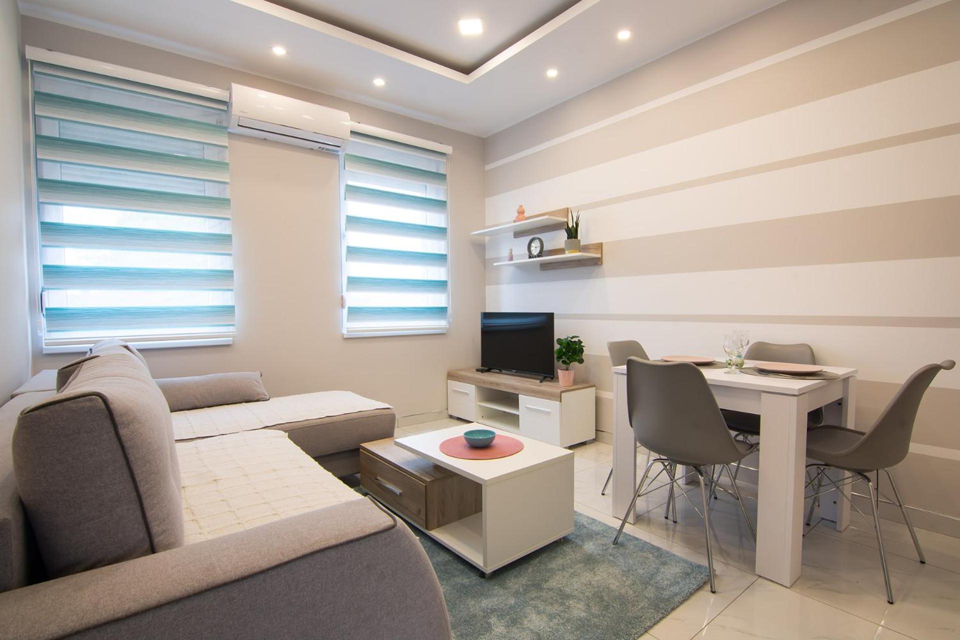 One-Bedroom Apartment photo 1