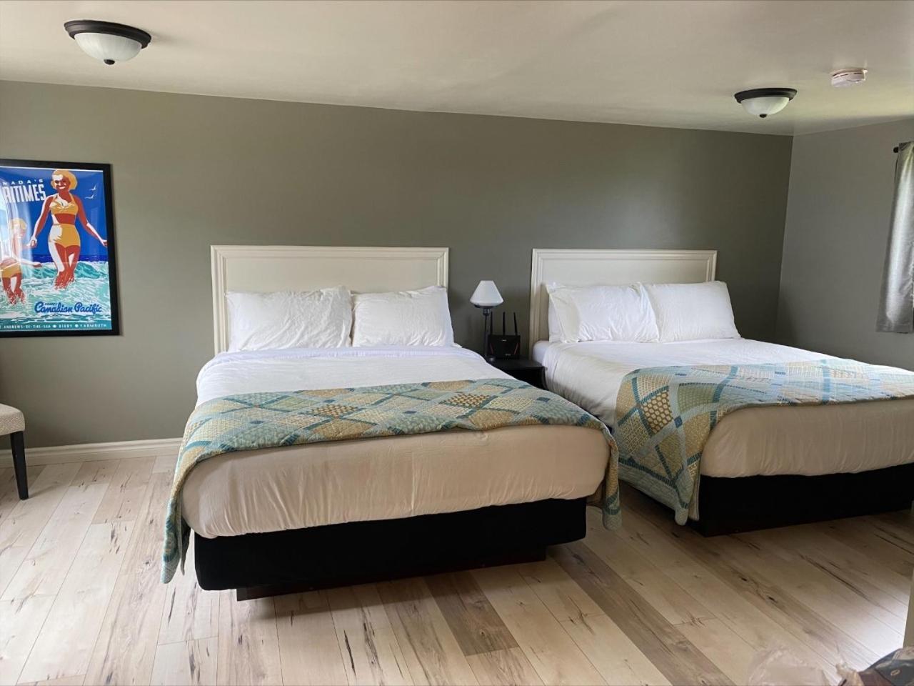 Double Room with Two Queen Beds and Kitchen
